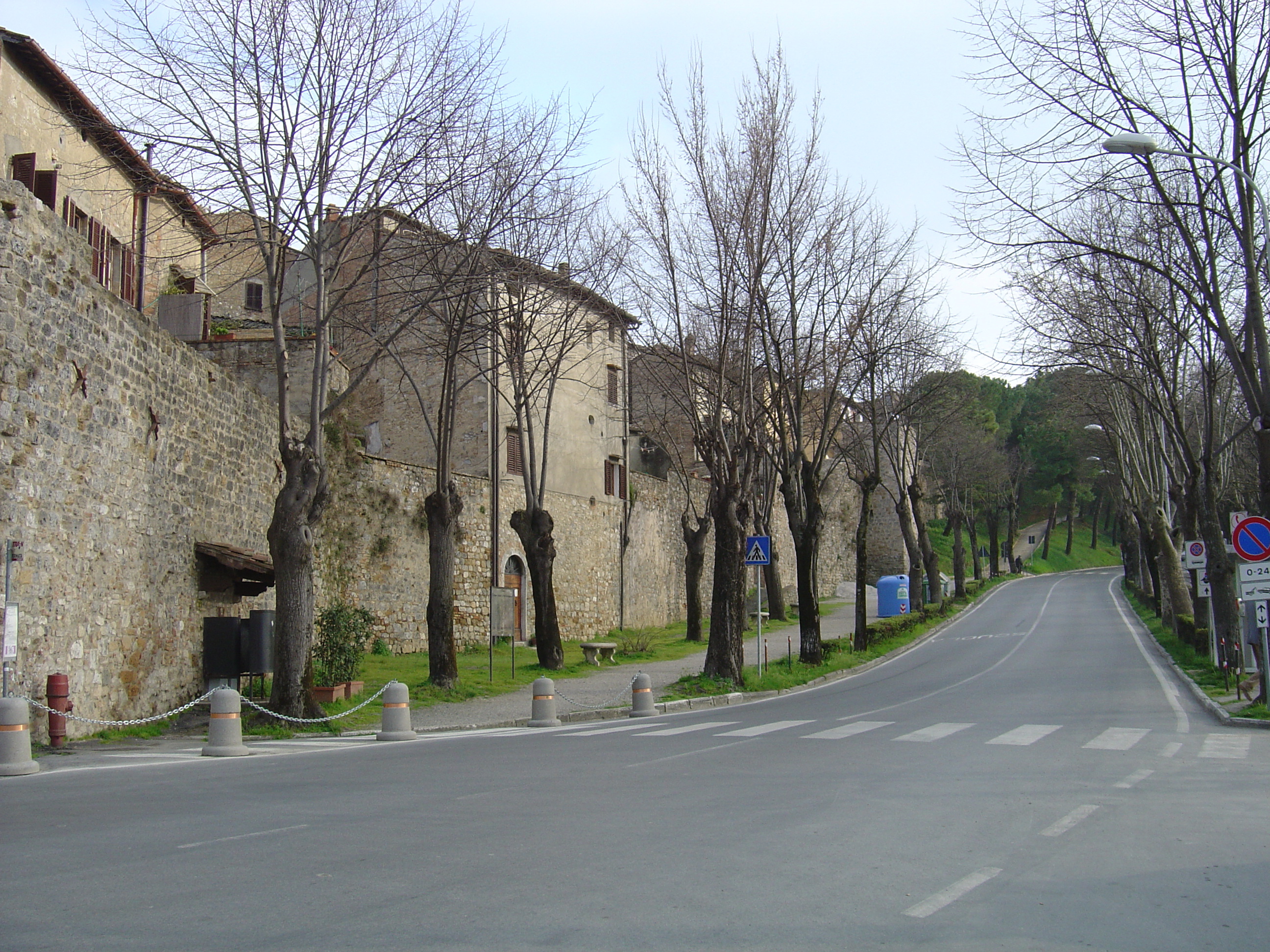 รูปถ่าย อิตาลี(Italy) ซานจีมิญญาโน(San Gimignano) 2004-03 31