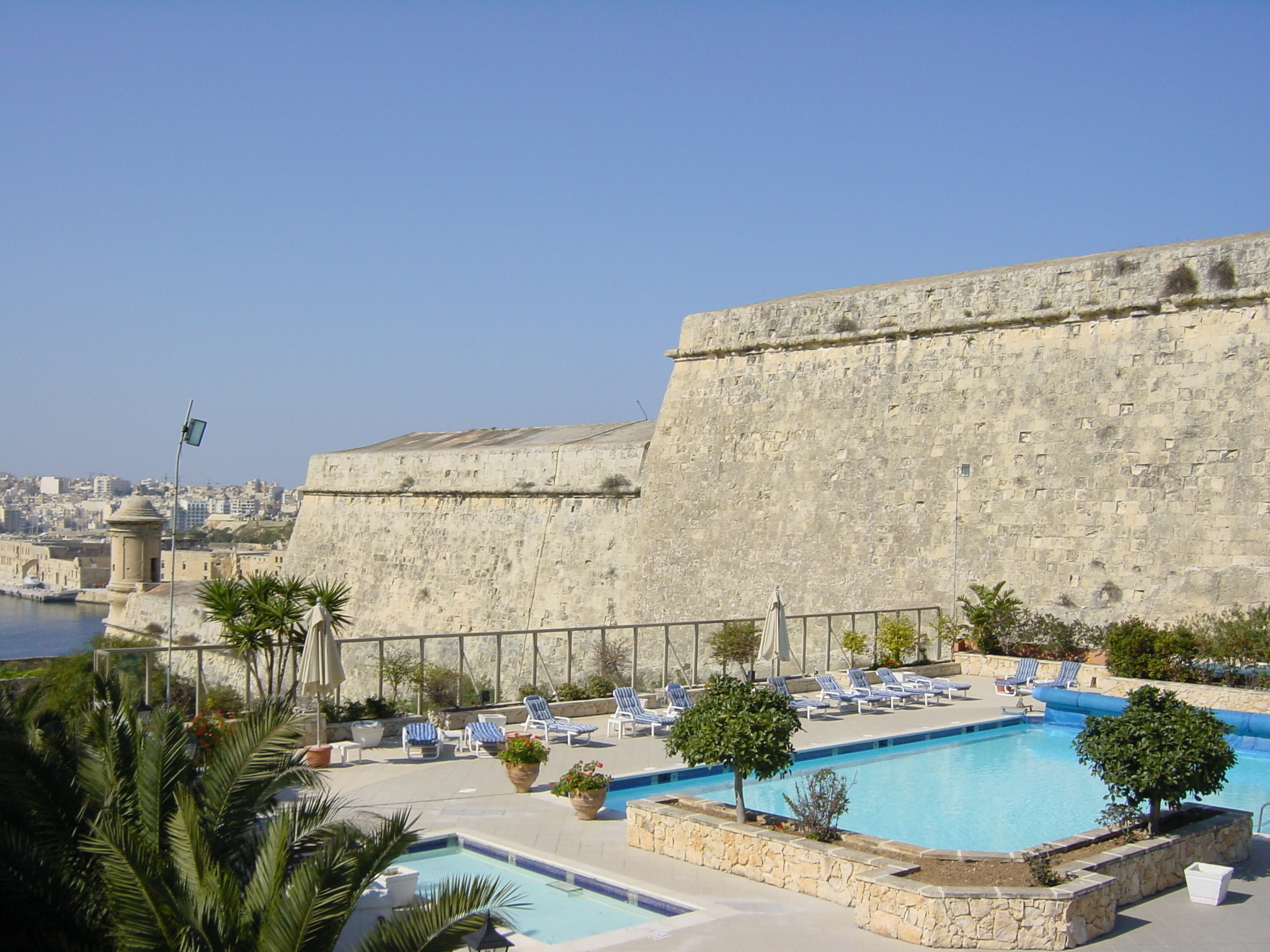 รูปถ่าย มอลตา(Malta) โรงแรมเลอเมอริเดียน ฟีนิเชีย(Le Meridien Phoenicia Hotel) 2003-03 14