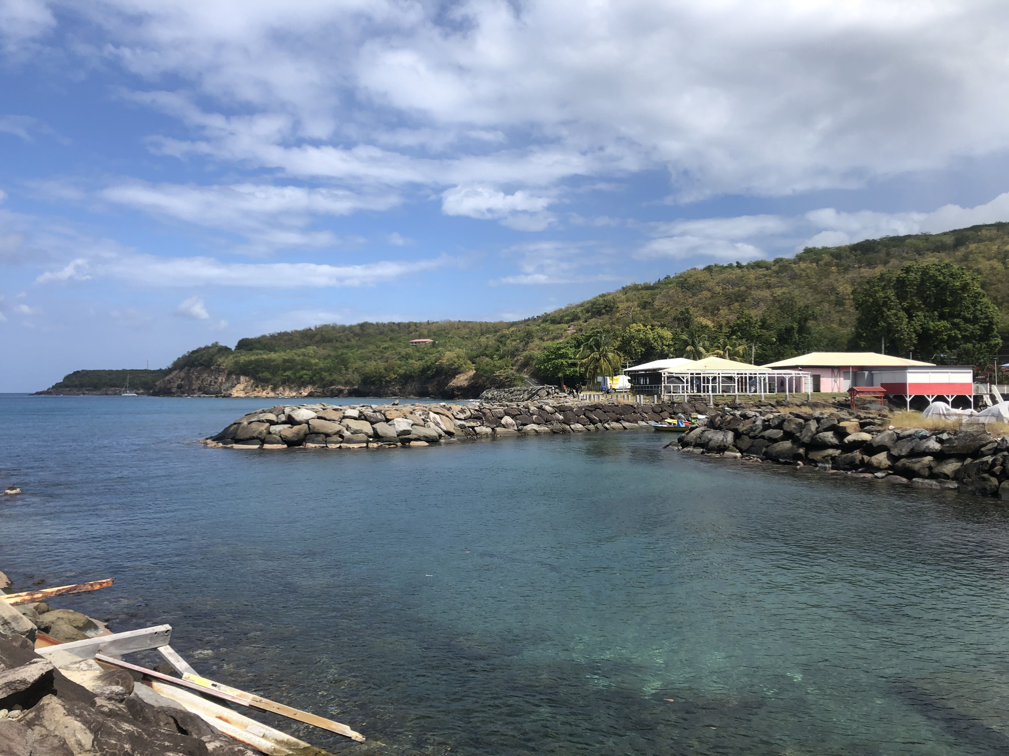 รูปถ่าย กวาเดอลูป(Guadeloupe) แหลมแบล็กพอยต์(Black Point) 2021-02 11