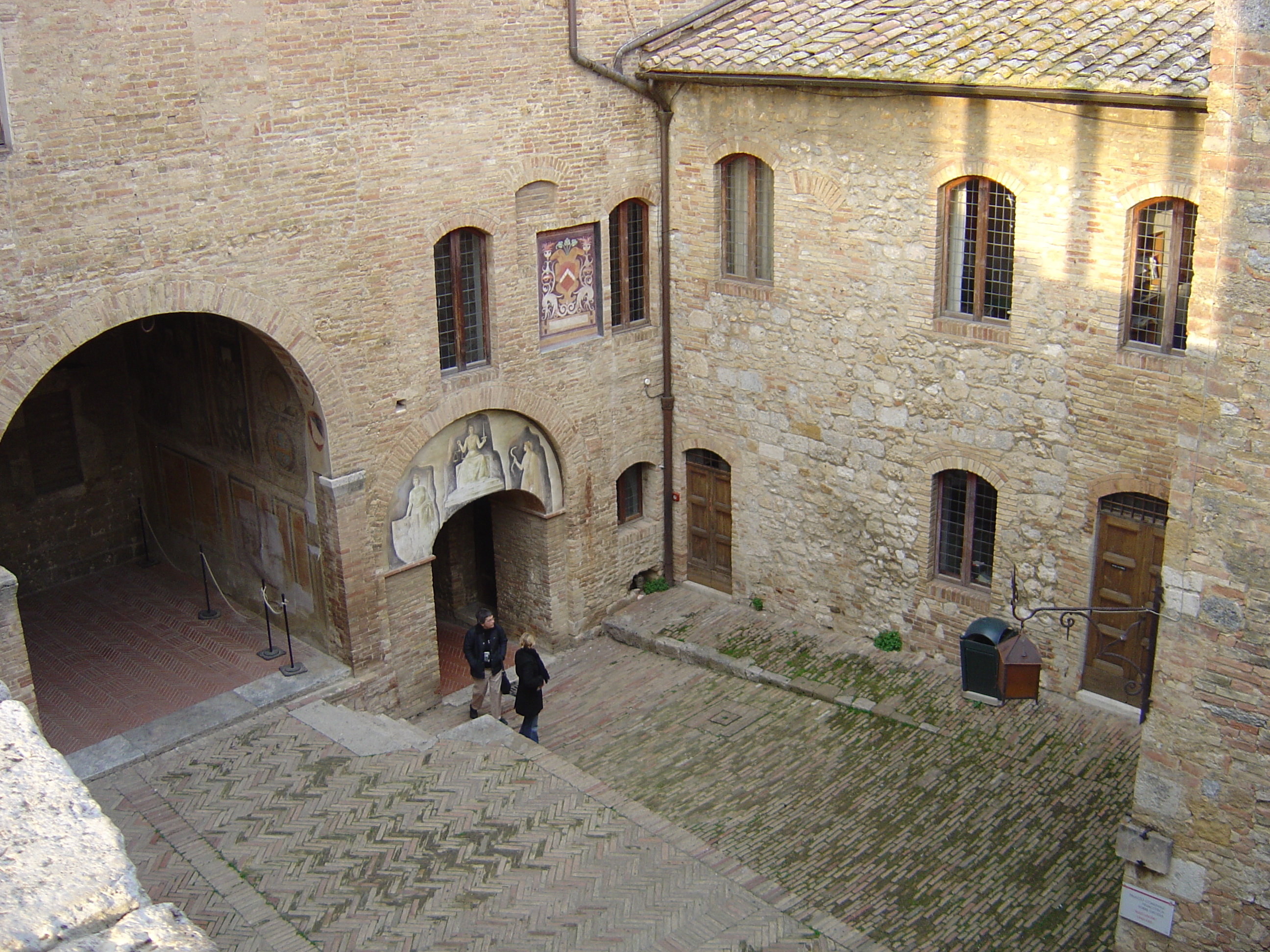 รูปถ่าย อิตาลี(Italy) ซานจีมิญญาโน(San Gimignano) 2004-03 17
