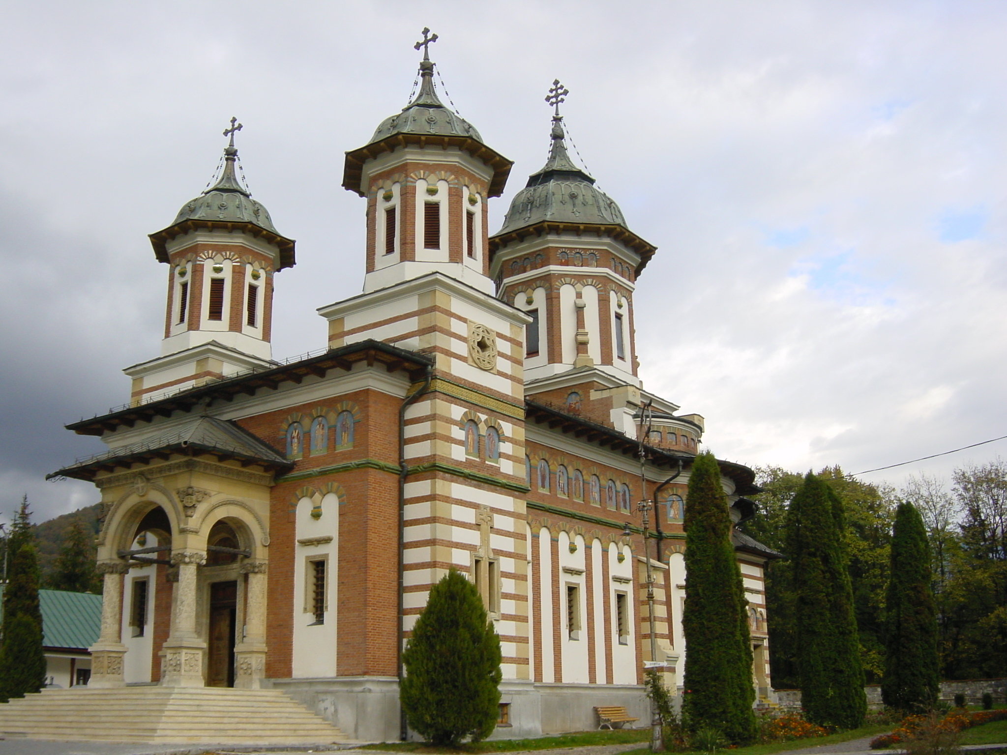 รูปถ่าย โรมาเนีย(Romania) สินายา(Sinaia) 2003-10 24