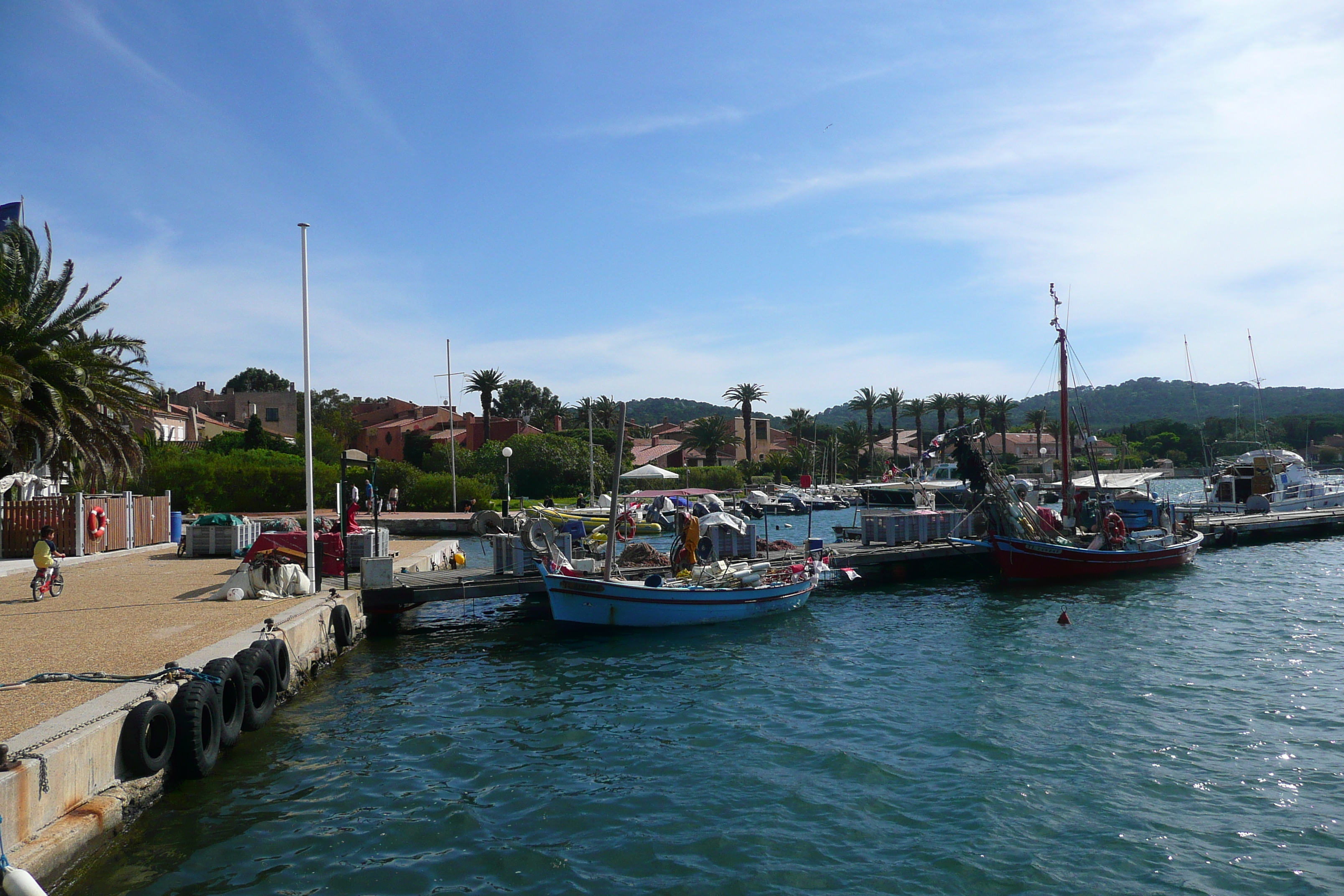 รูปถ่าย ฝรั่งเศส(France) เกาะปอร์เกอรอล(Porquerolles Island) ท่าเรือปอร์เกอรอล(Porquerolles harbour) 2008-05 0