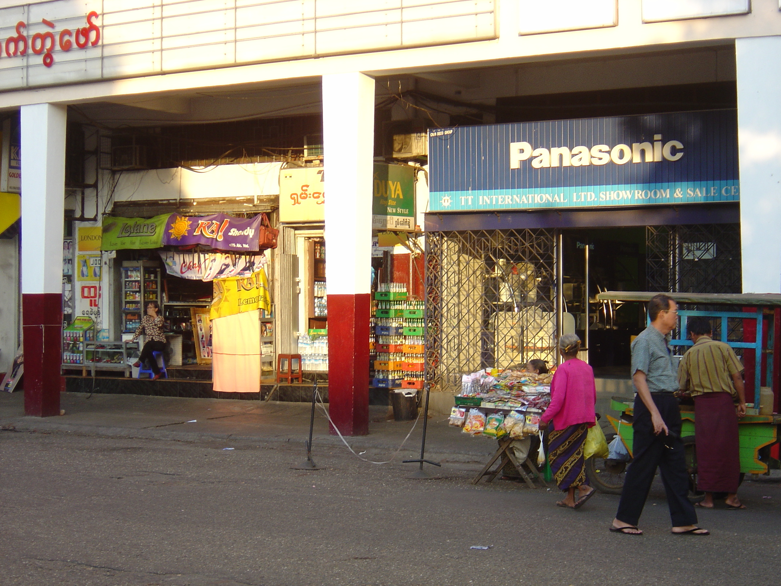 รูปถ่าย พม่า(Myanmar) ย่างกุ้ง(Yangon) 2005-01 267