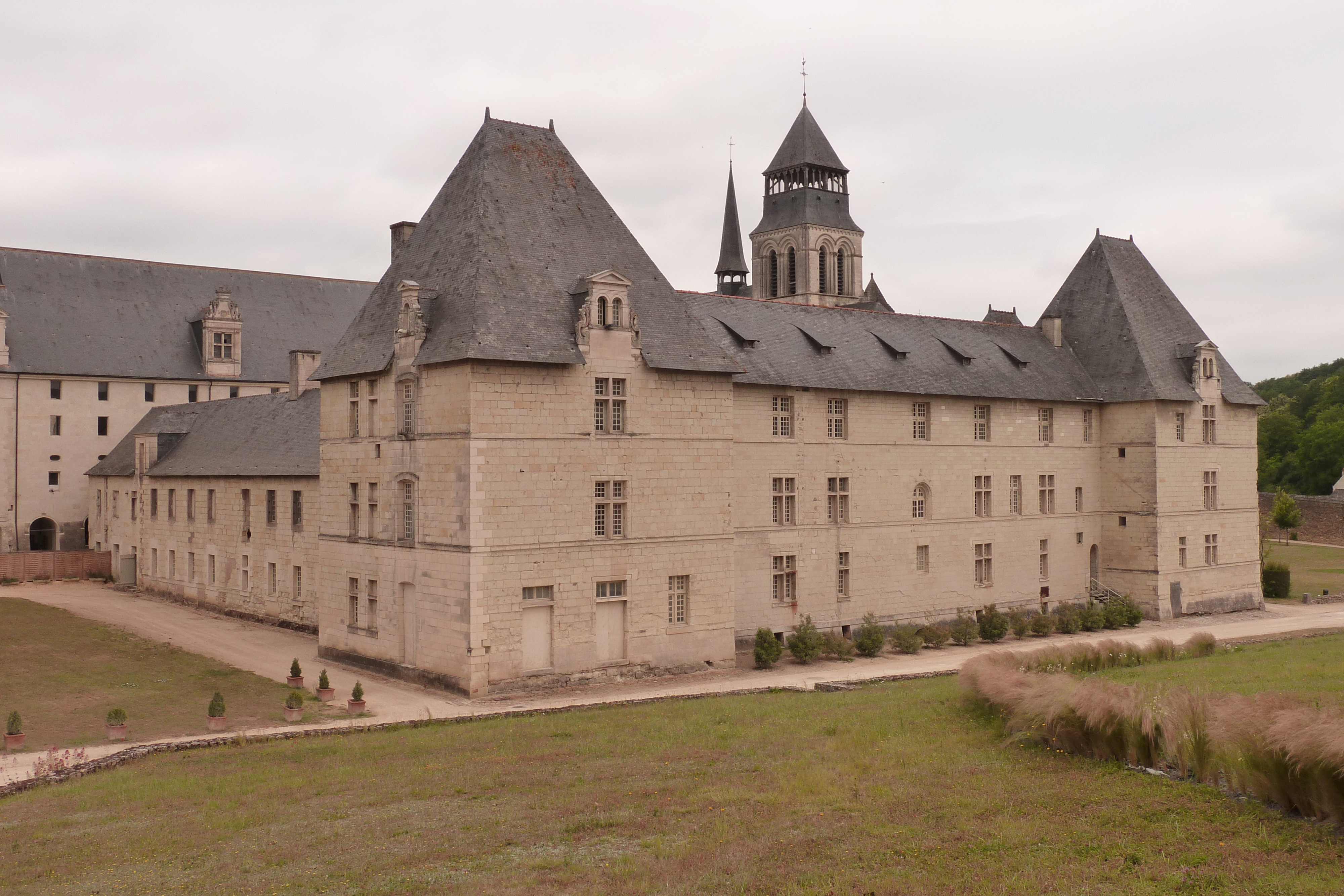 รูปถ่าย ฝรั่งเศส(France) ฟงเตอโวร์(Fontevraud) 2011-05 84
