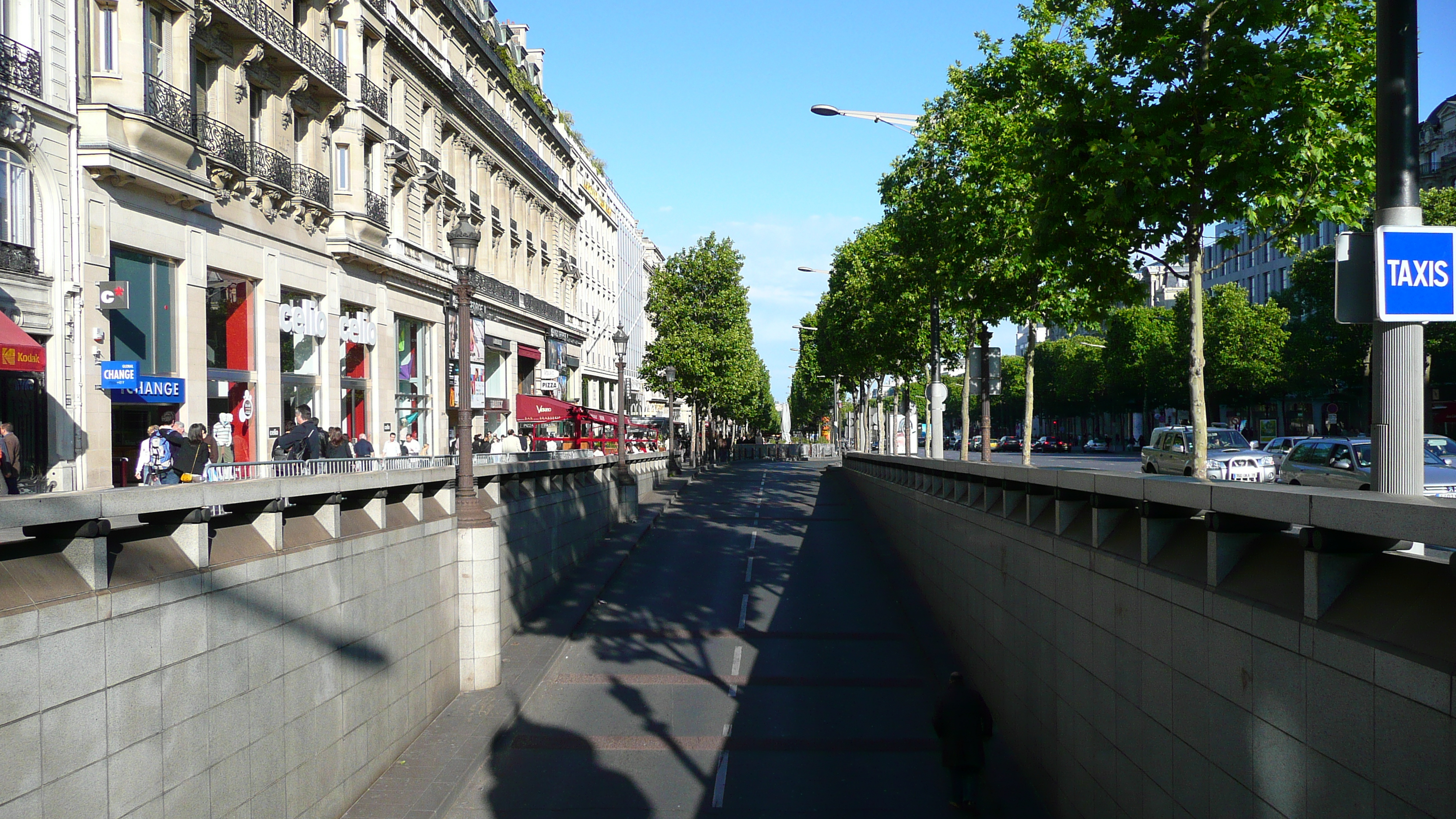 รูปถ่าย ฝรั่งเศส(France) ปารีส(Paris) ช็องเซลีเซ(Champs Elysees) 2007-04 28