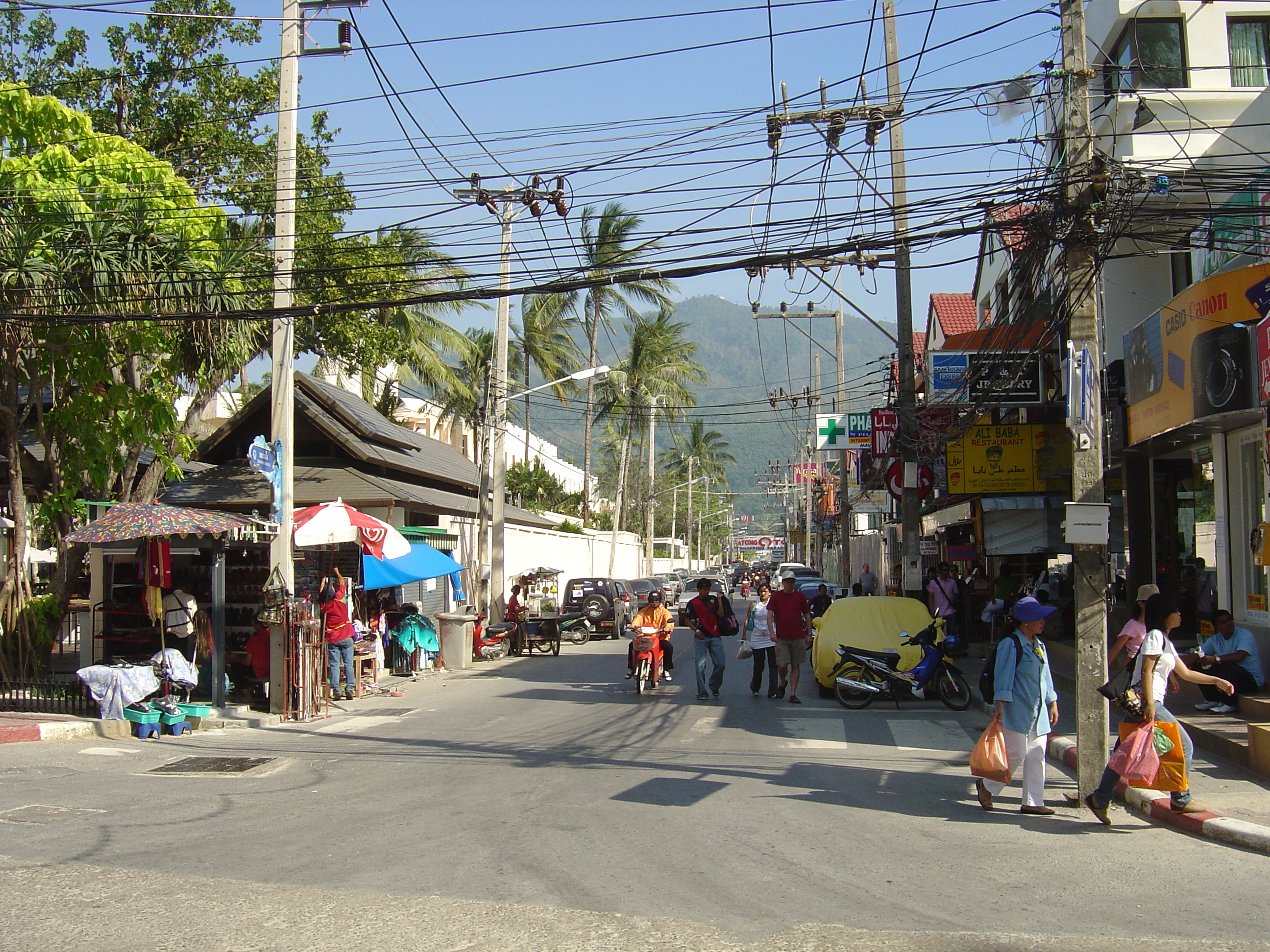 รูปถ่าย ไทย(Thailand) ภูเก็ต(Phuket) ป่าตอง(Patong) ถนนเลียบชายหาด(Beach Road) 2005-12 27