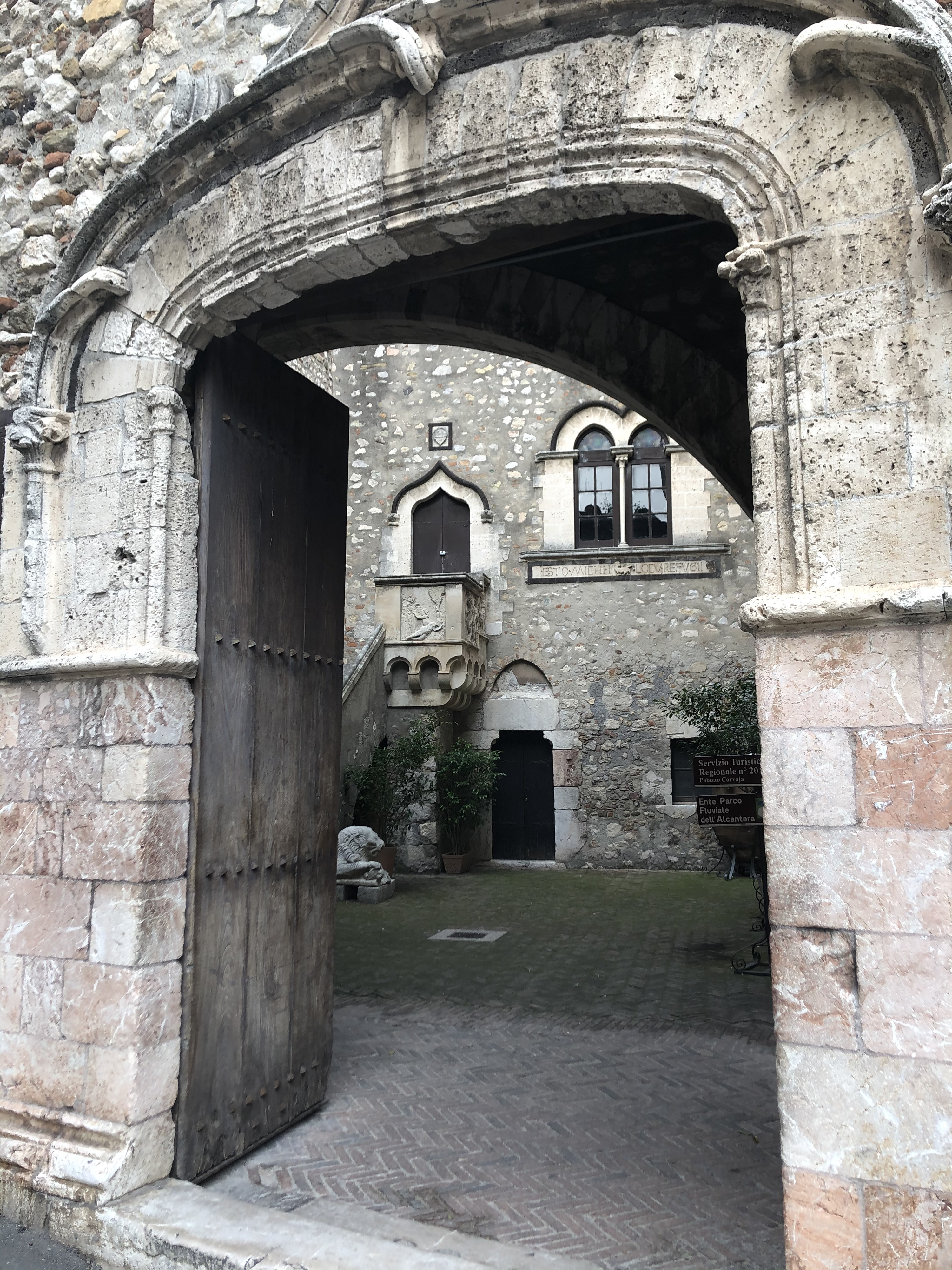 รูปถ่าย อิตาลี(Italy) ซิซิลี(Sicily) ตาออร์มีนา(Taormina) 2020-02 0