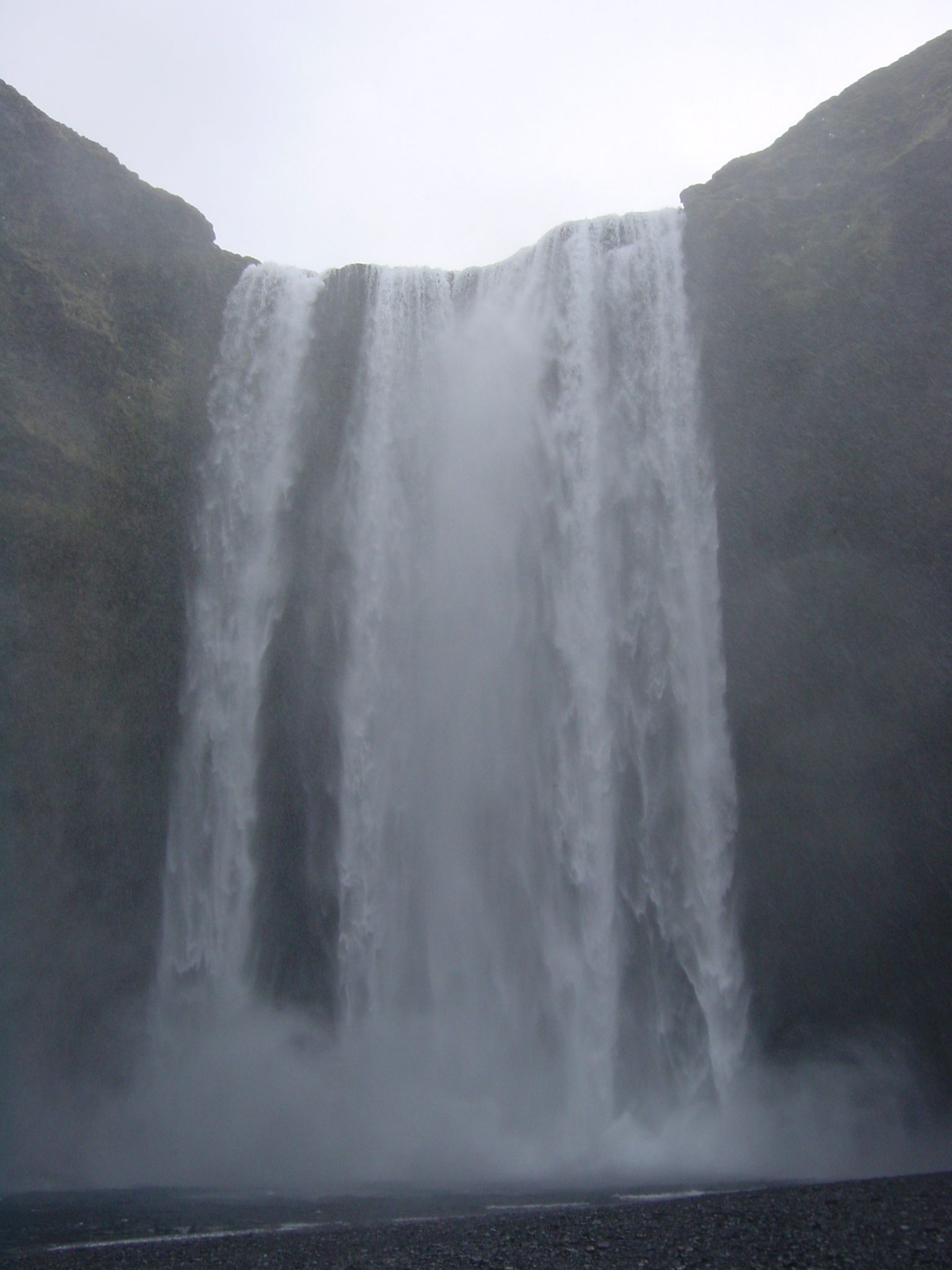 รูปถ่าย ไอซ์แลนด์(Iceland) สโคกาฟอส(Skogafoss) 2003-03 11