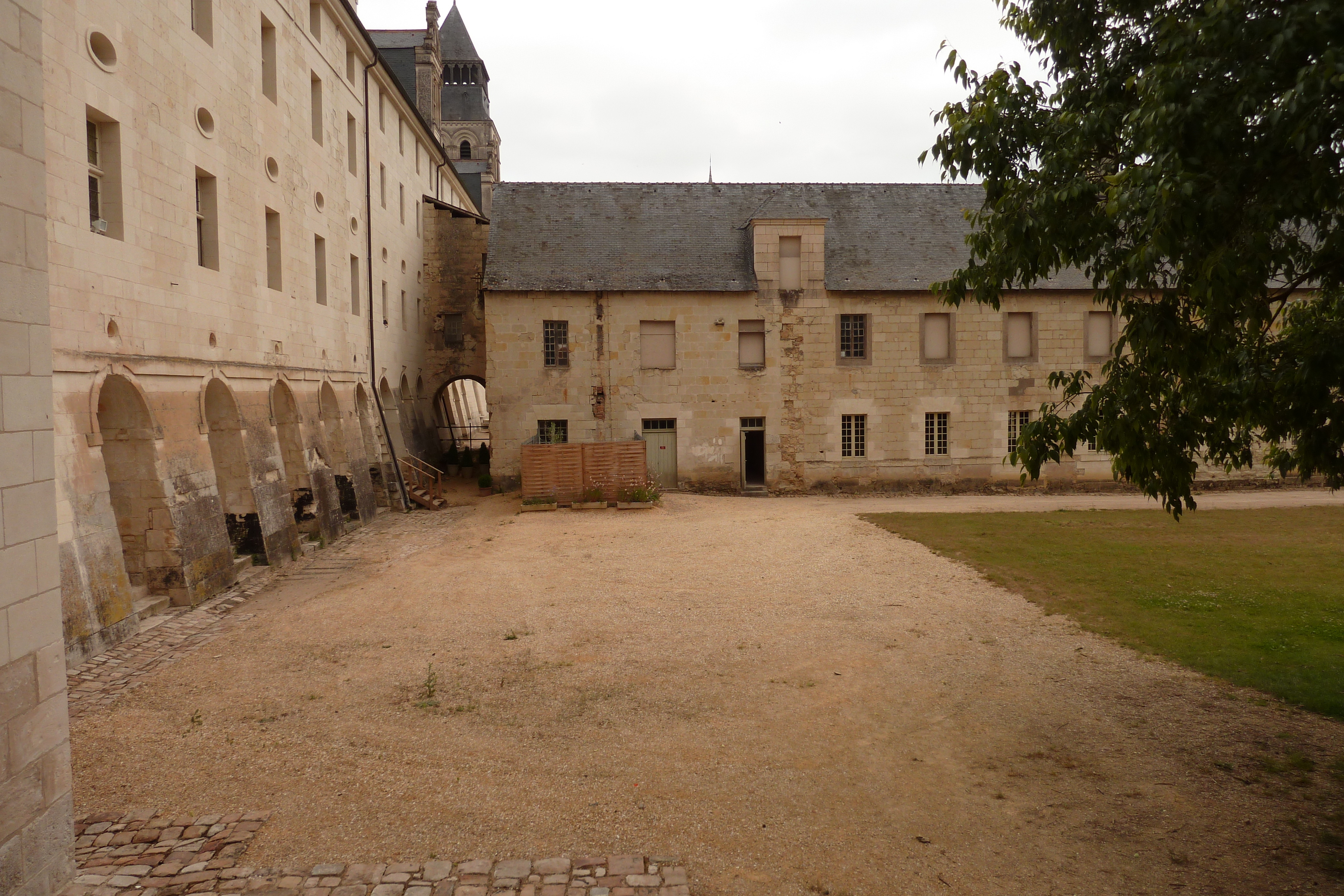 รูปถ่าย ฝรั่งเศส(France) ฟงเตอโวร์(Fontevraud) 2011-05 85