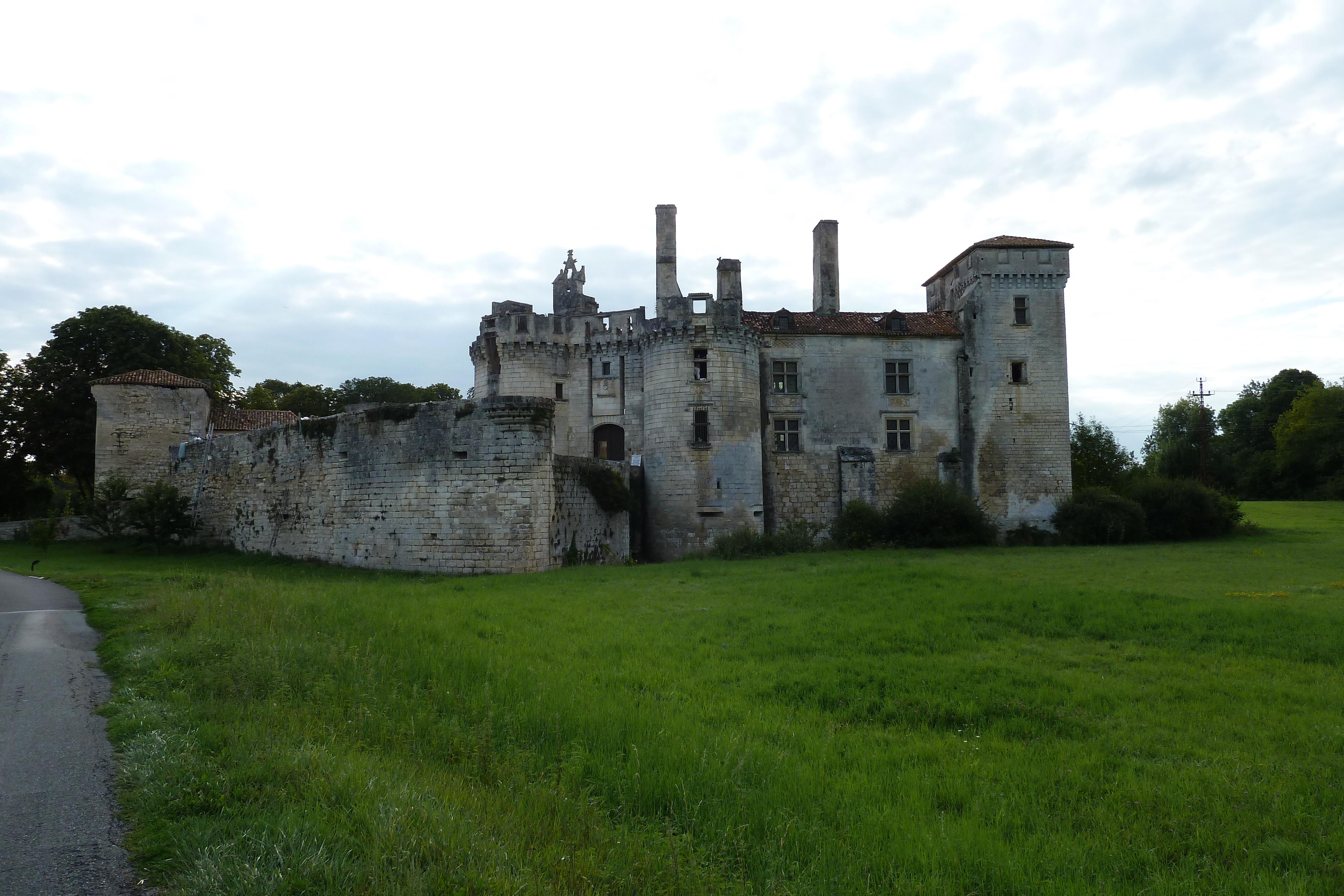 รูปถ่าย ฝรั่งเศส(France) ปราสาทมาเรย(Mareuil castle) 2010-08 2