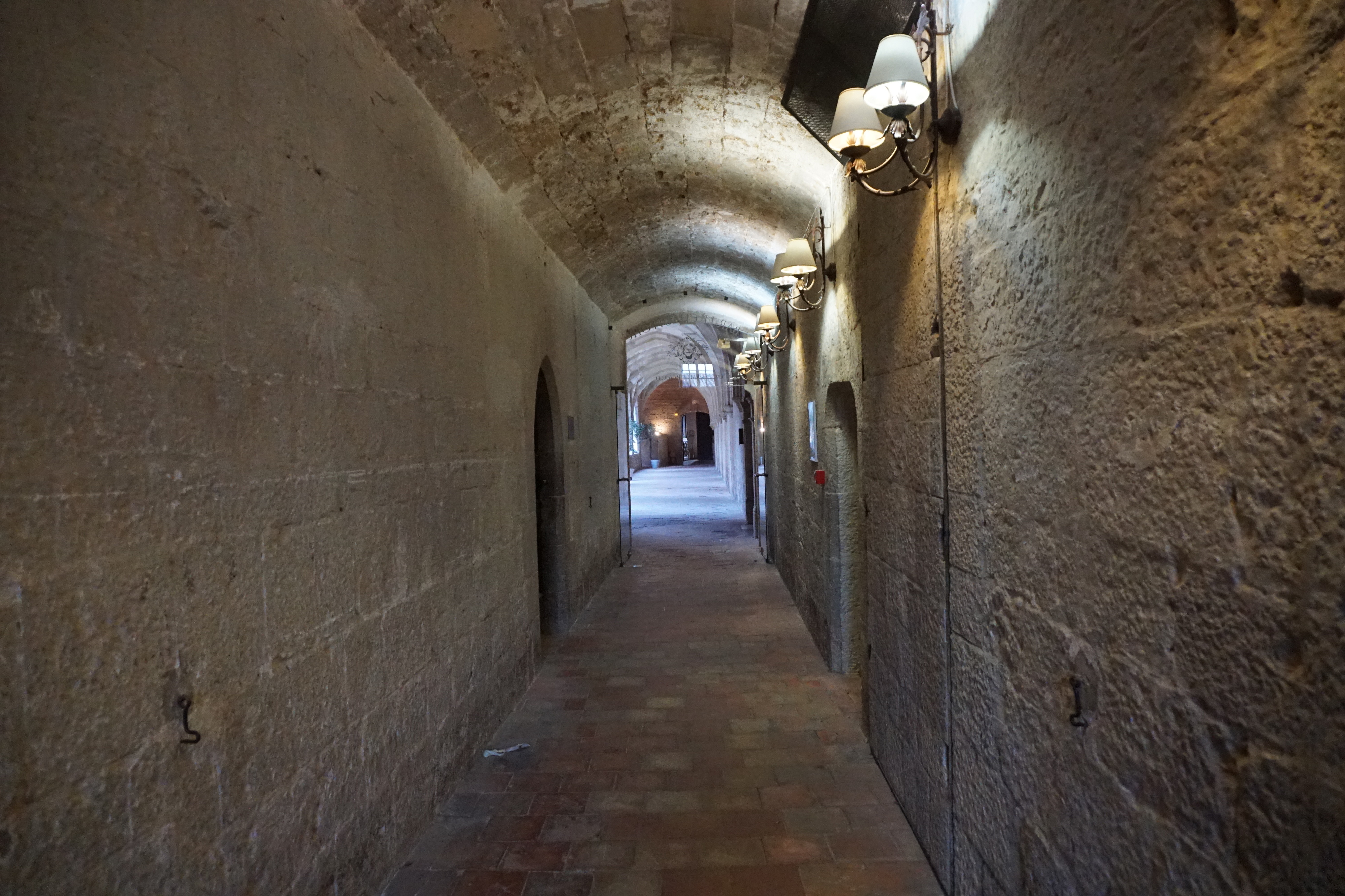 รูปถ่าย ฝรั่งเศส(France) แซ็งมักซีแม็ง-ลา-แซ็นต์-โบม(Saint Maximin la Sainte Baume) โรงแรมเลอกูว็องรัวยาล แซ็งมักซีแม็ง(Le Couvent Royal Saint Maximin Hotel) 2017-08 26
