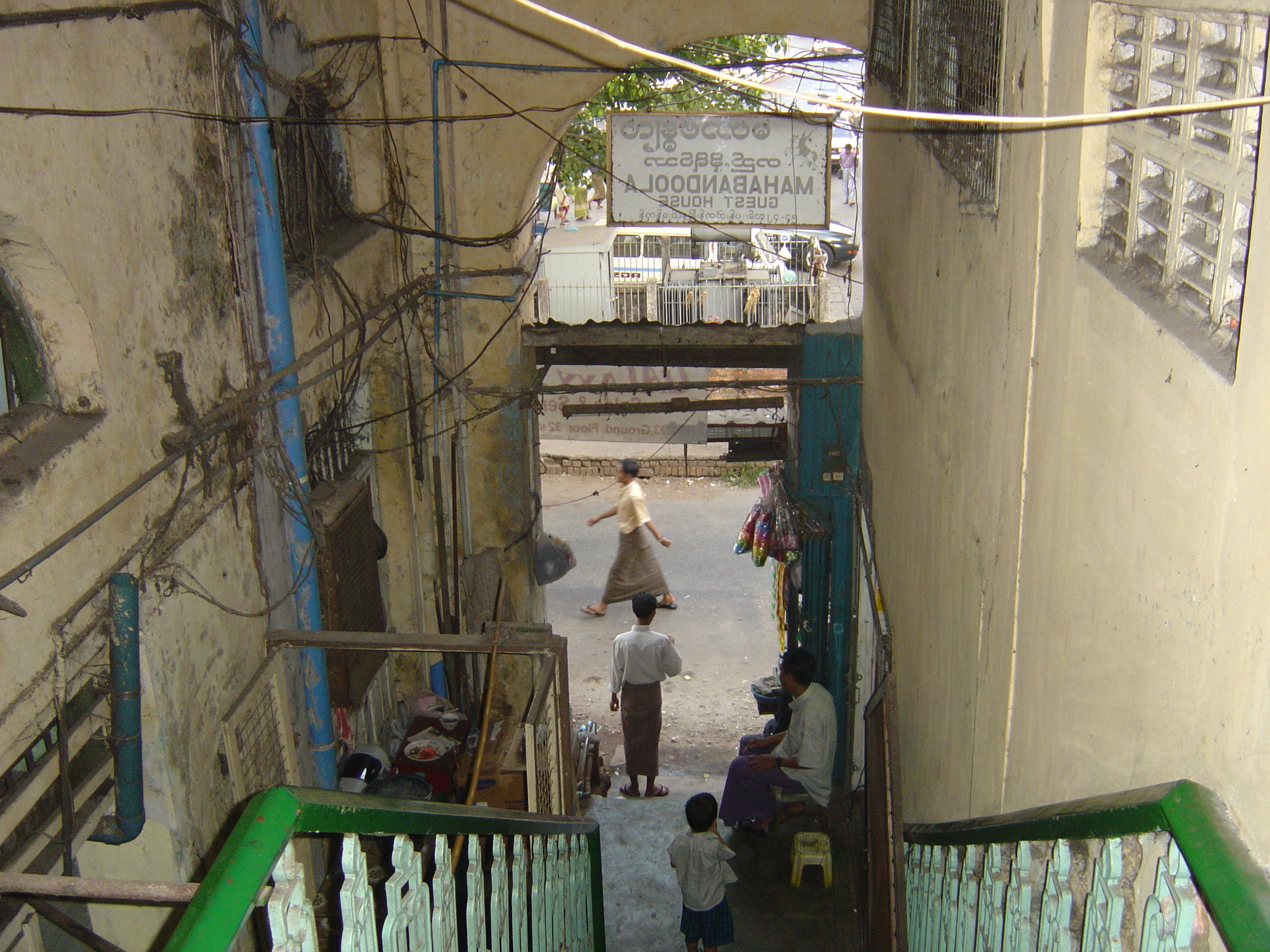 รูปถ่าย พม่า(Myanmar) ย่างกุ้ง(Yangon) เกสต์เฮาส์มหาบันดูลา(Mahabandoola Guest House) 2005-01 5