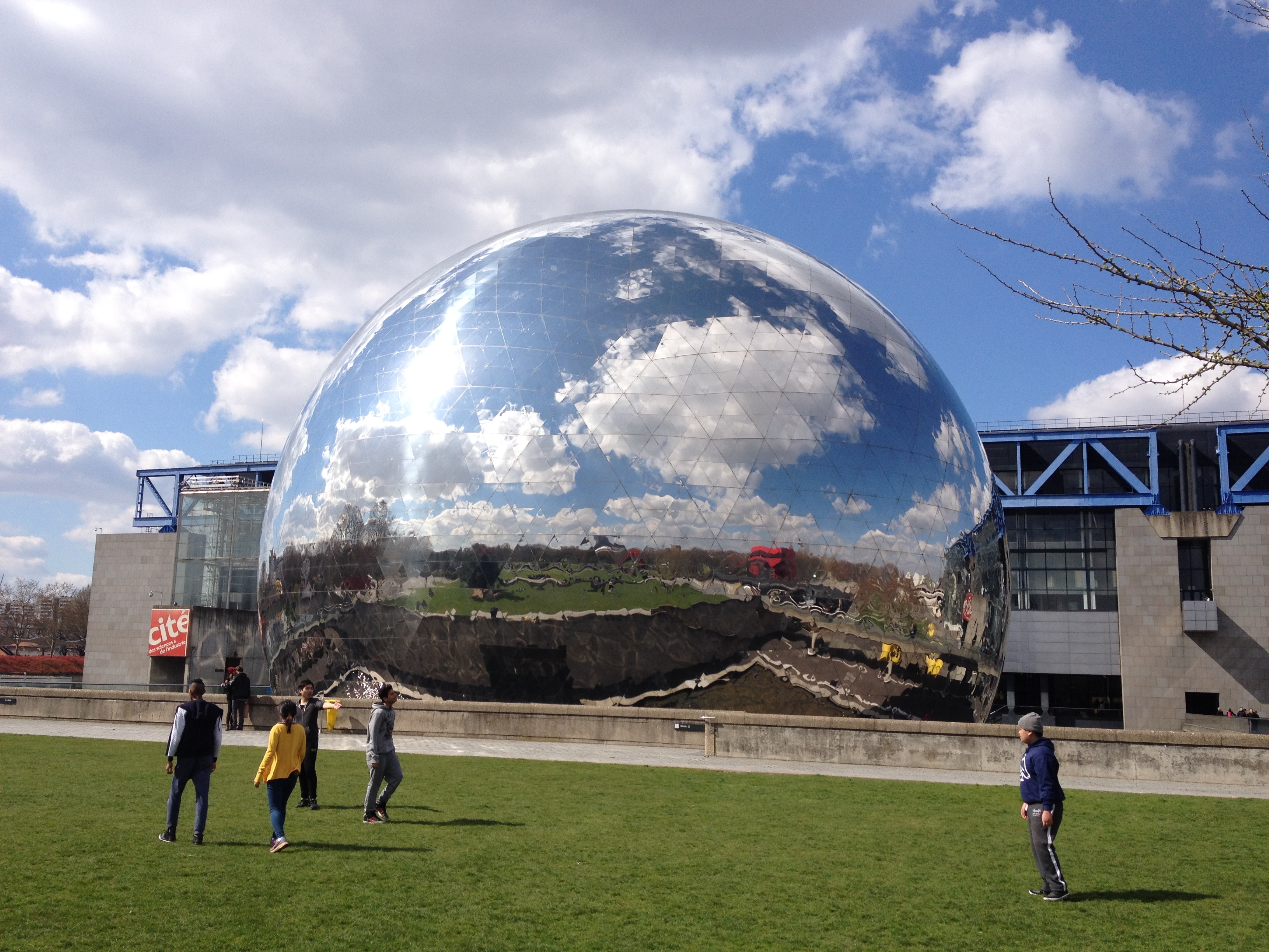 รูปถ่าย ฝรั่งเศส(France) ปารีส(Paris) สวนลาวีแล็ต(La Villette Park) 2015-04 1