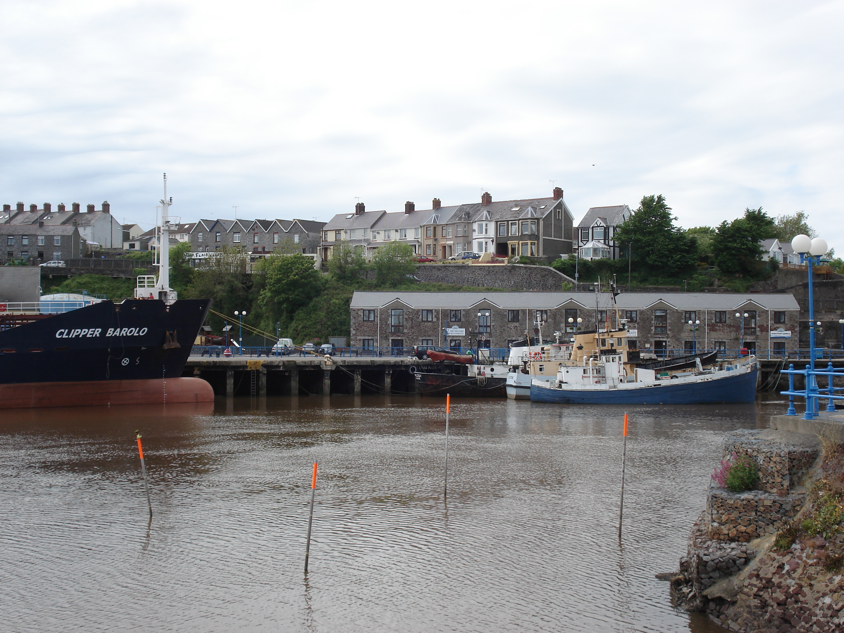 รูปถ่าย อังกฤษ(United Kingdom) เปมโบรคเชอร์(Pembrokeshire) มิลฟอร์ดเฮเวน(Milford Haven) 2006-05 11