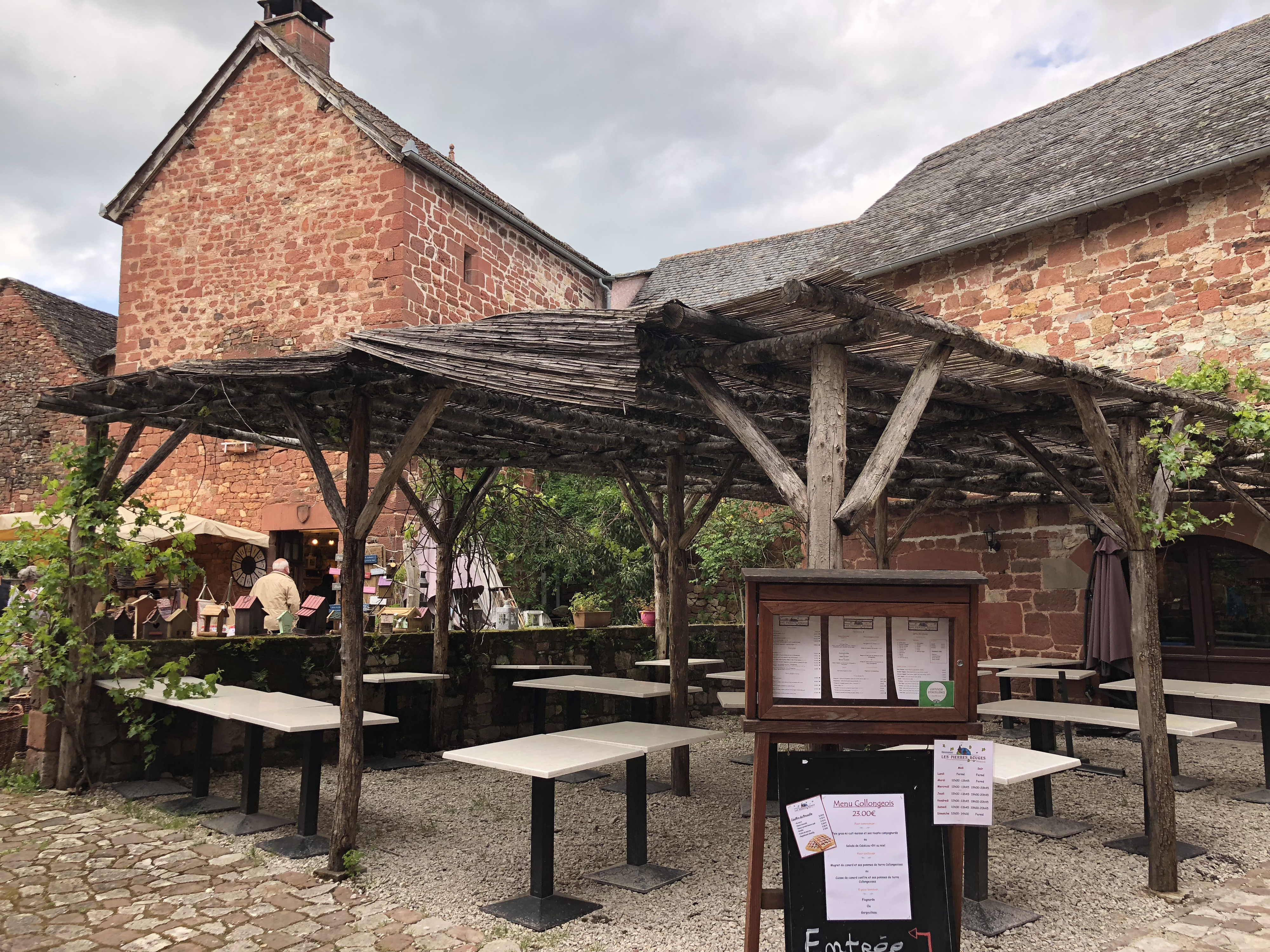 รูปถ่าย ฝรั่งเศส(France) กอลงฌ์-ลา-รูฌ(Collonges la Rouge) 2018-04 0