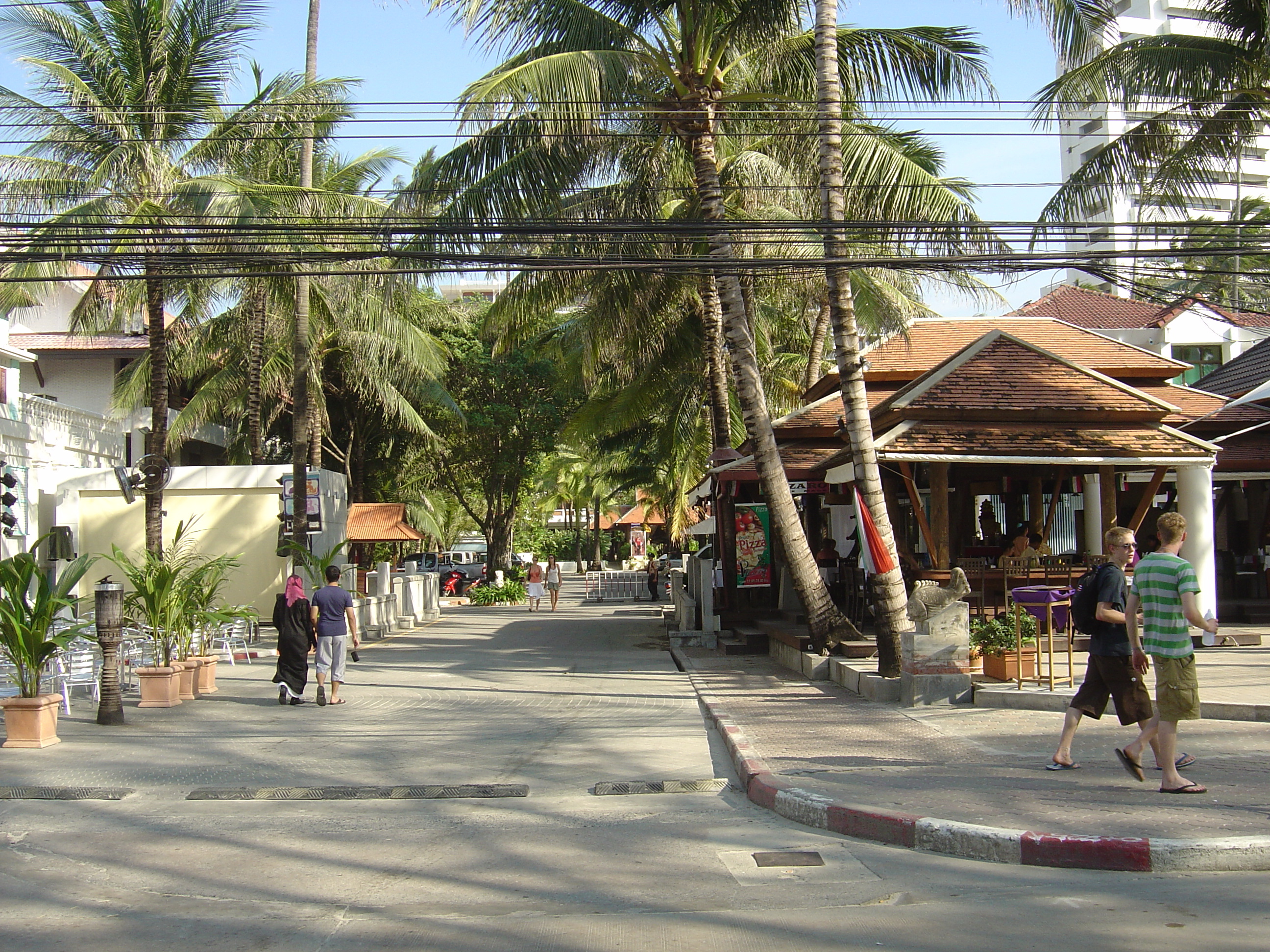 รูปถ่าย ไทย(Thailand) ภูเก็ต(Phuket) ป่าตอง(Patong) ถนนเลียบชายหาด(Beach Road) 2005-12 5
