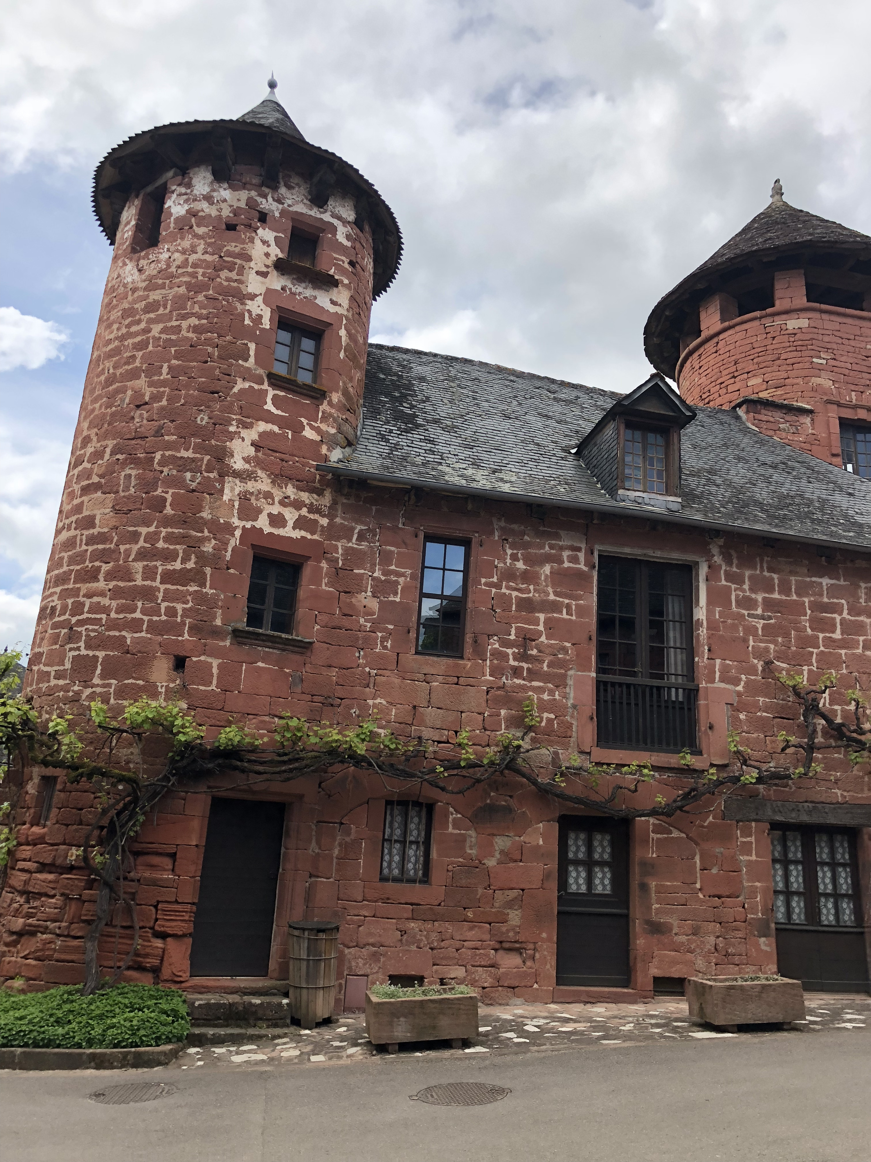รูปถ่าย ฝรั่งเศส(France) กอลงฌ์-ลา-รูฌ(Collonges la Rouge) 2018-04 50