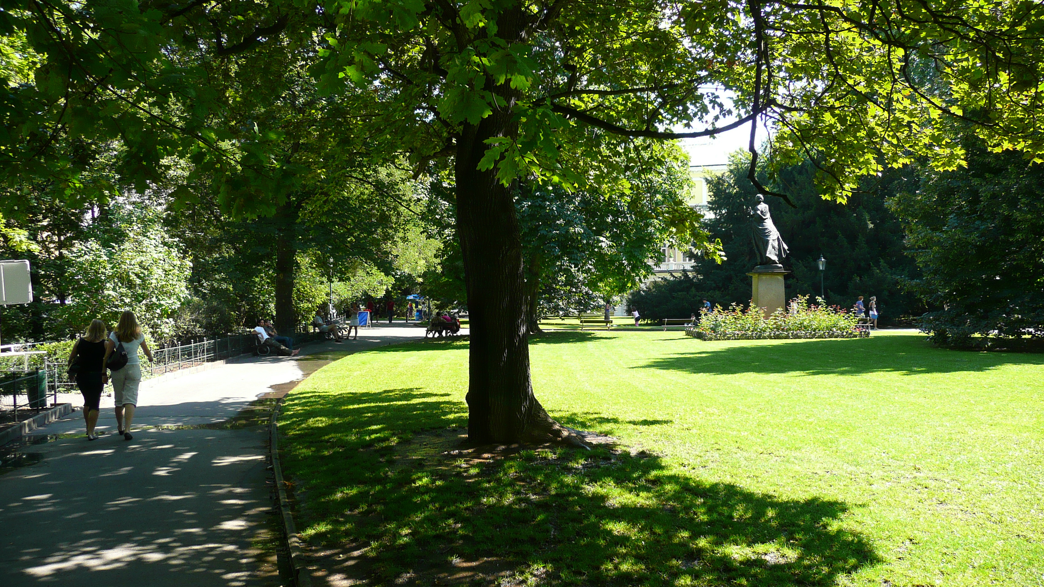 รูปถ่าย สาธารณรัฐเช็ก(Czech Republic) ปราก(Prague) สวนโซฟีน(Zofin Garden) 2007-07 26