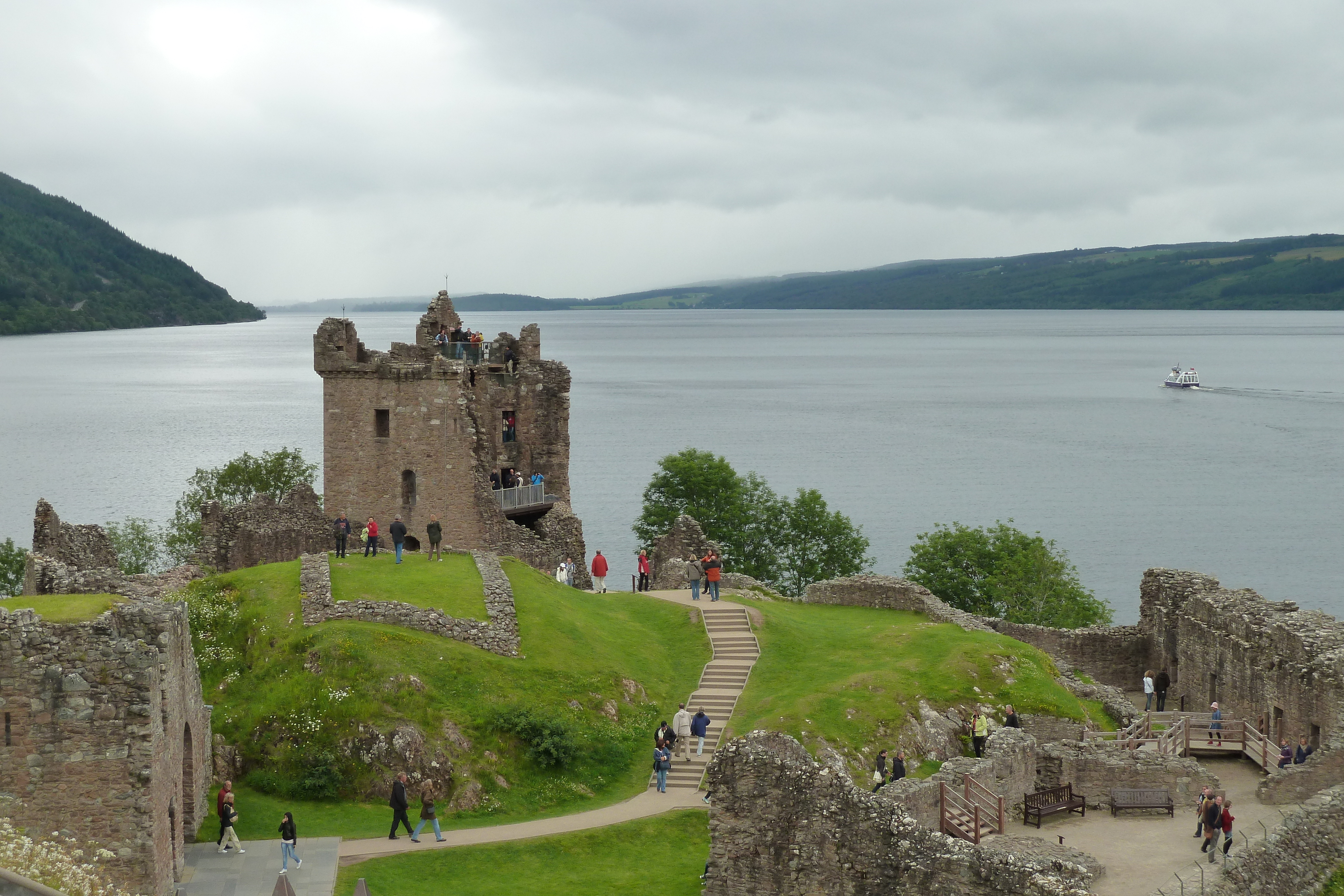รูปถ่าย อังกฤษ(United Kingdom) สกอตแลนด์(Scotland) ปราสาทเออร์คูฮาร์ต (ทะเลสาบล็อกเนสส์)(Urquhart Castle (Loch Ness)) 2011-07 4