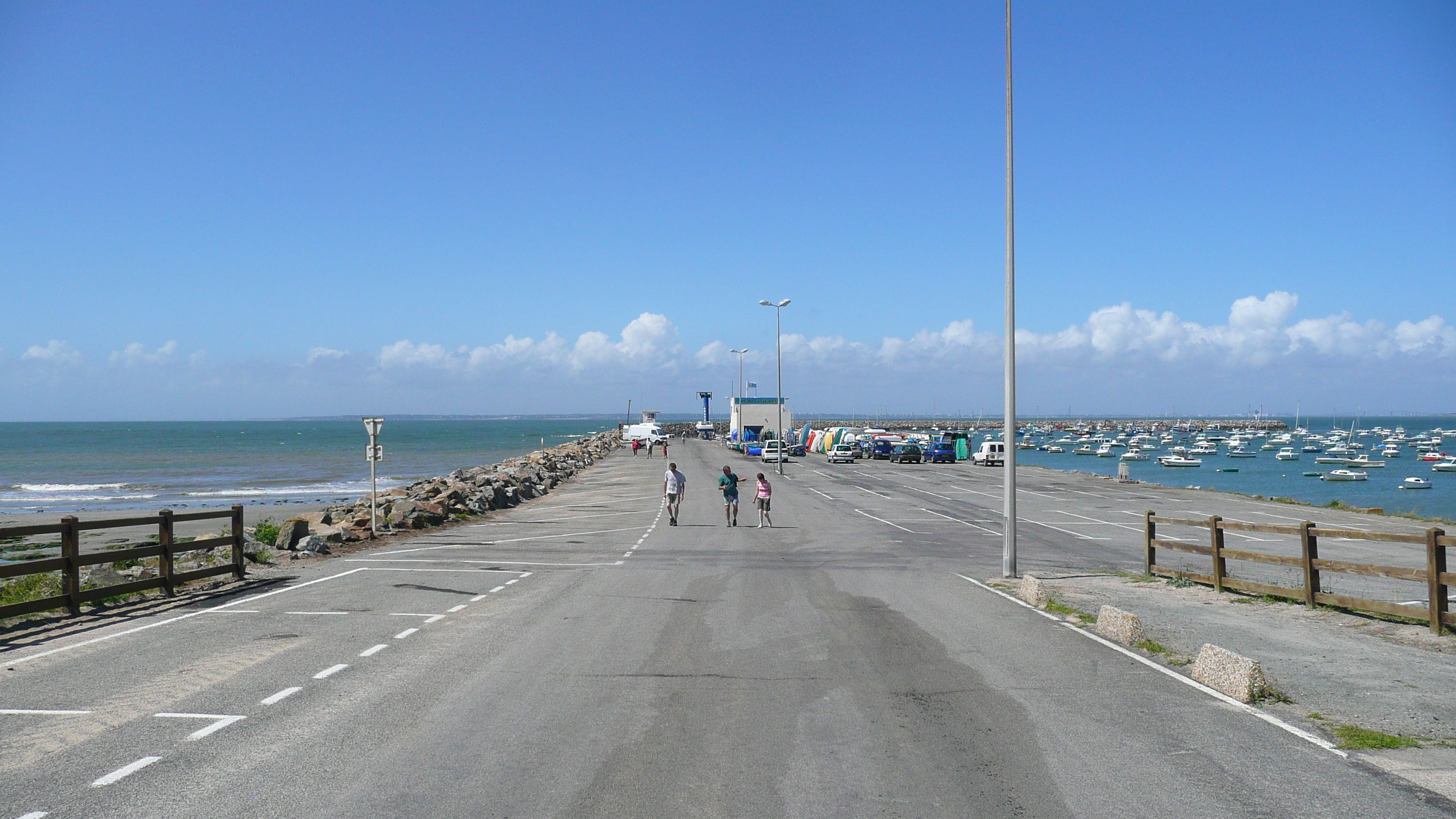 รูปถ่าย ฝรั่งเศส(France) ลาแปลน-ซูร์-แมร์(La Plaine sur mer) ท่าเรือลากราแว็ต(Port de la gravette) 2007-07 26