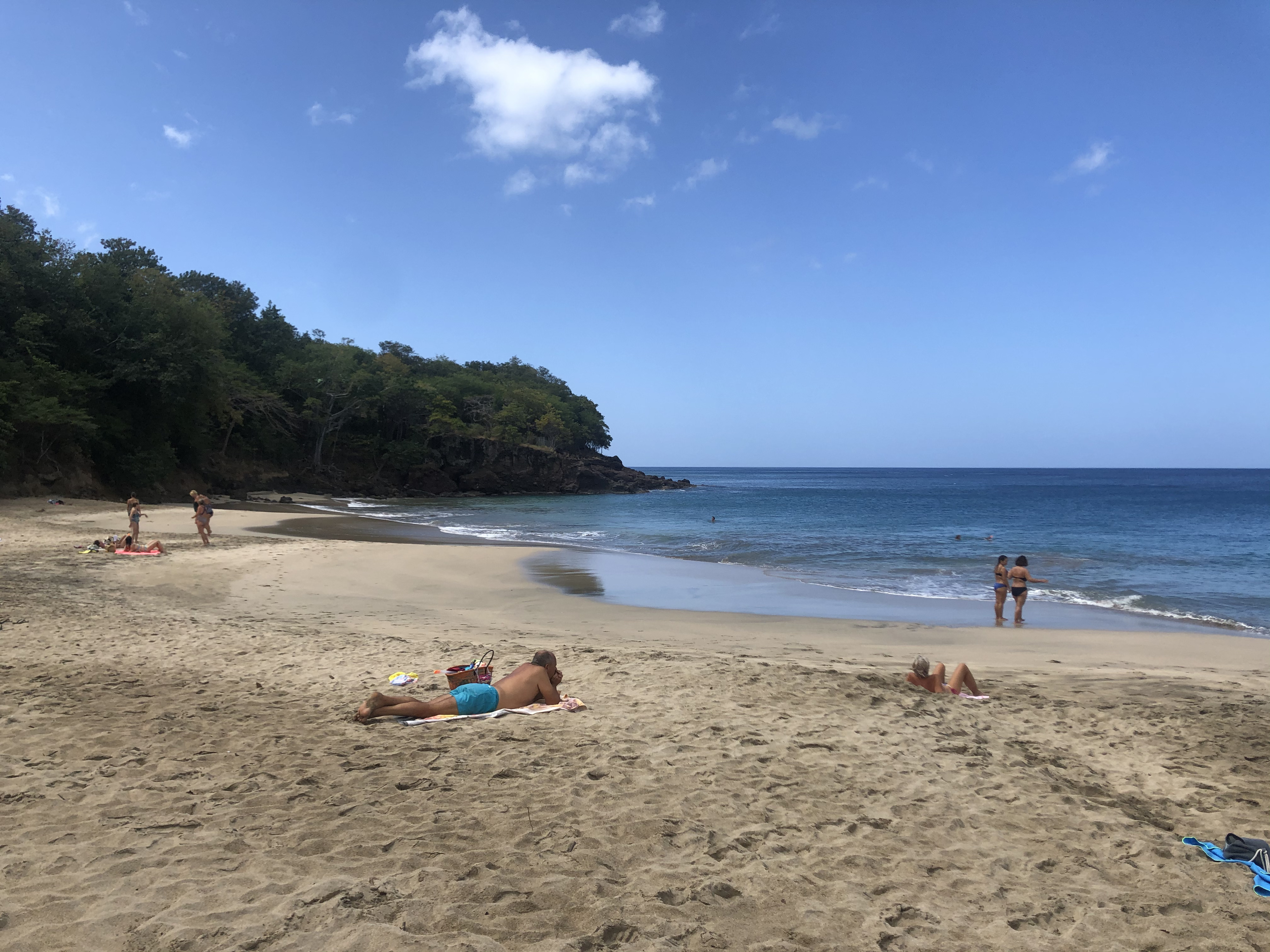 รูปถ่าย กวาเดอลูป(Guadeloupe) แหลมแบล็กพอยต์(Black Point) 2021-02 14