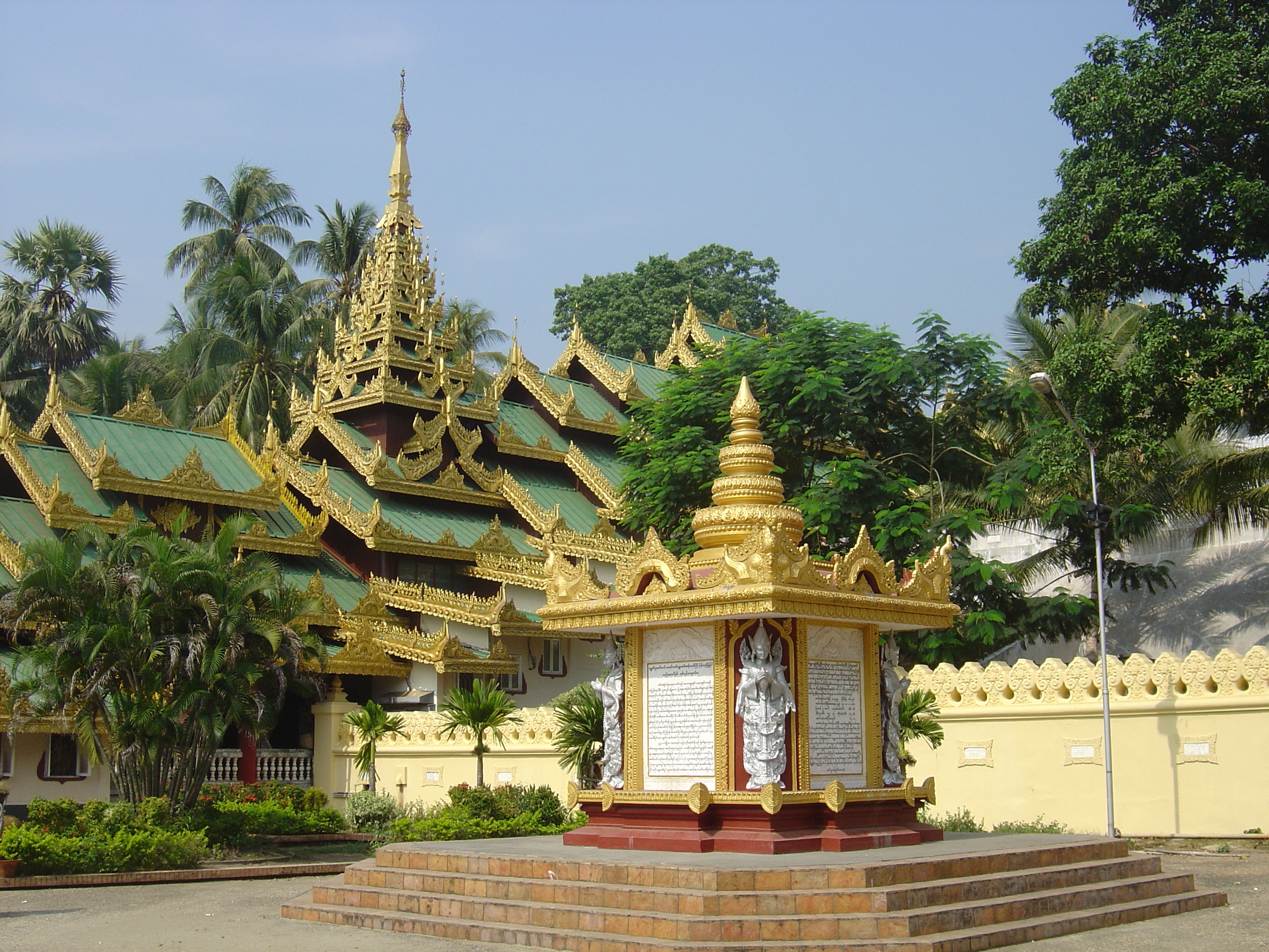 รูปถ่าย พม่า(Myanmar) ย่างกุ้ง(Yangon) พระมหาเจดีย์ชเวกากอง(Shwedagon Pagoda) 2005-01 5