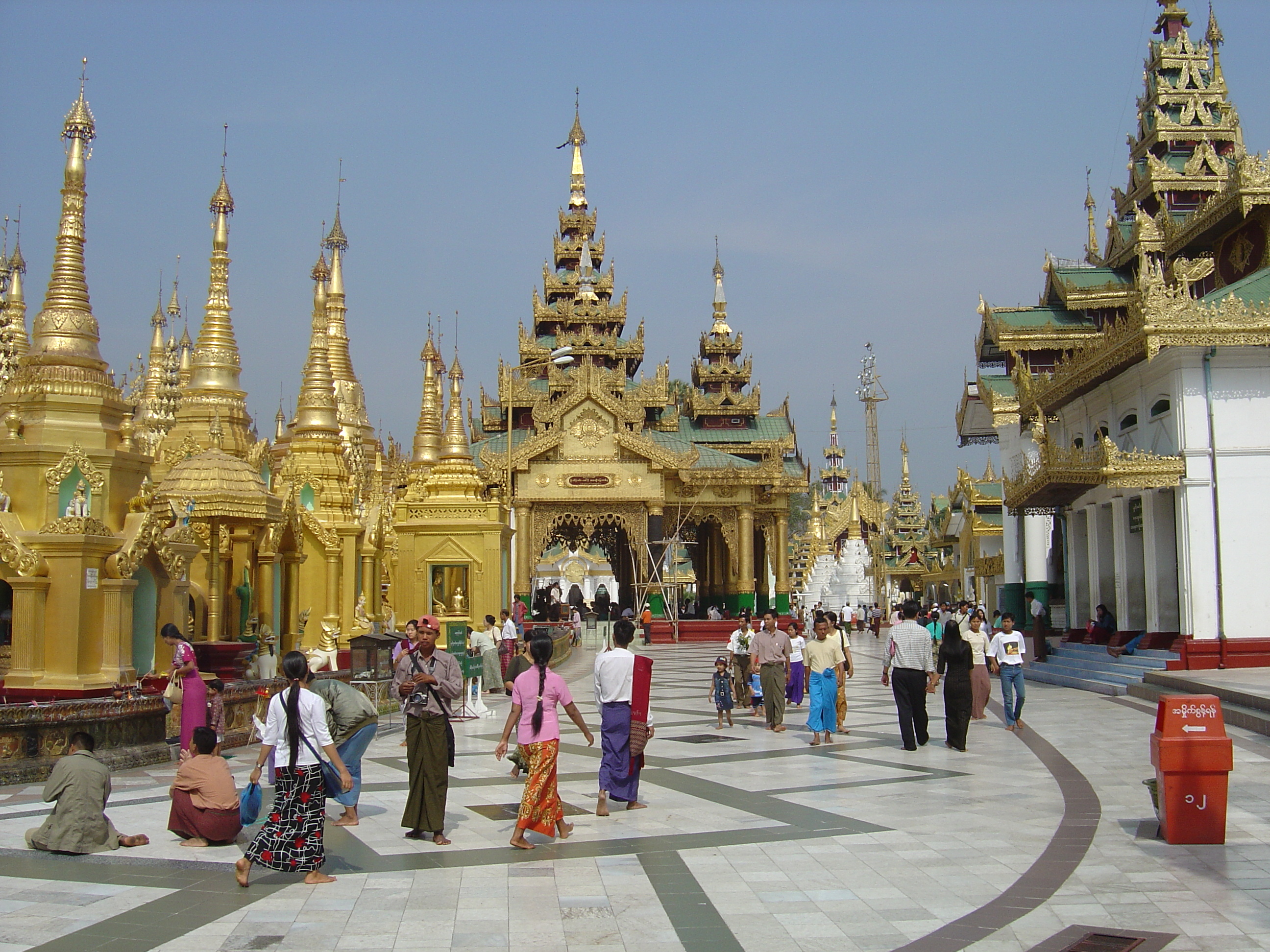 รูปถ่าย พม่า(Myanmar) ย่างกุ้ง(Yangon) พระมหาเจดีย์ชเวกากอง(Shwedagon Pagoda) 2005-01 45