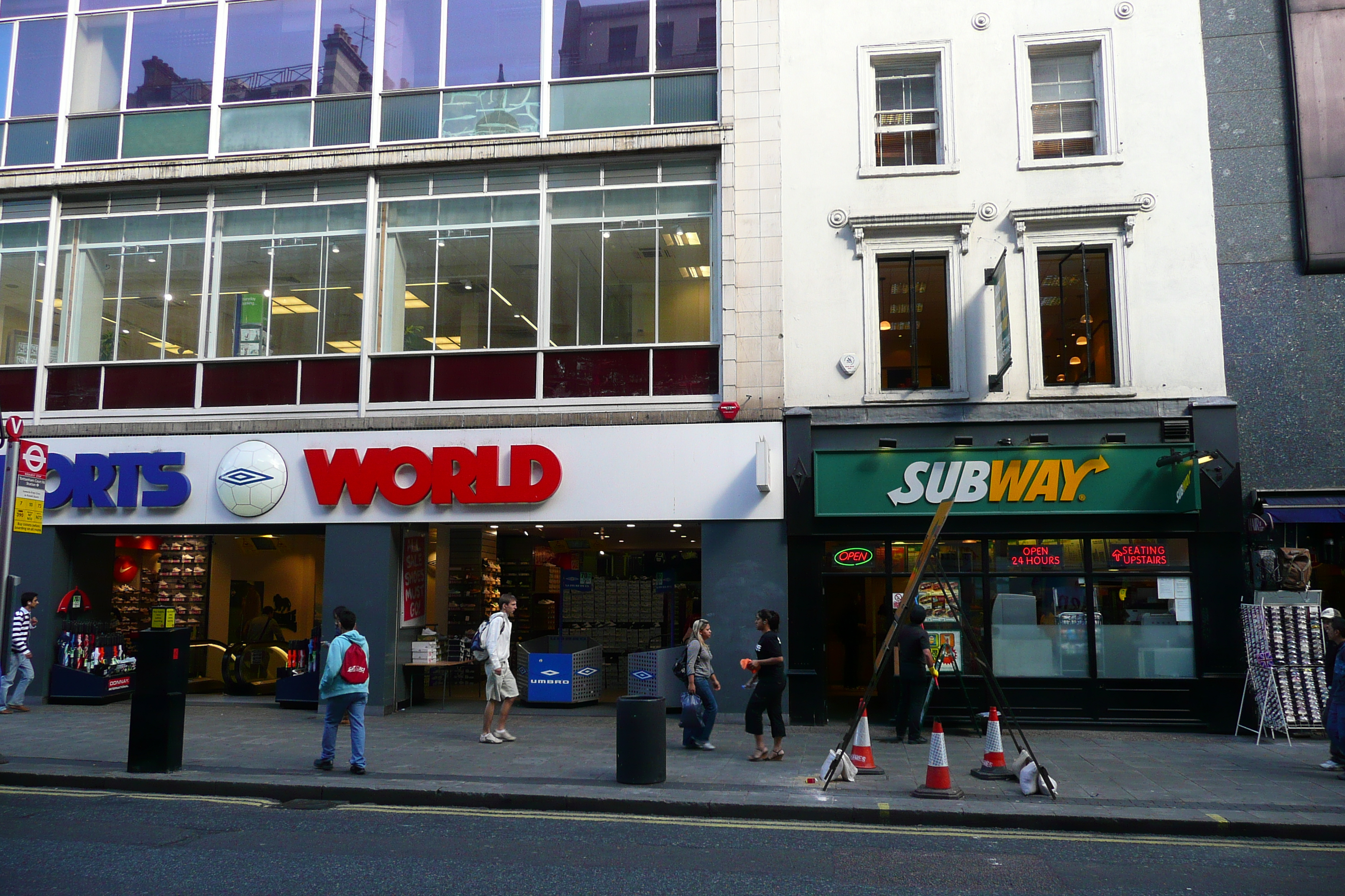 รูปถ่าย อังกฤษ(United Kingdom) ลอนดอน(London) ถนนนิวออกซ์ฟอร์ด(New Oxford Street) 2007-09 0