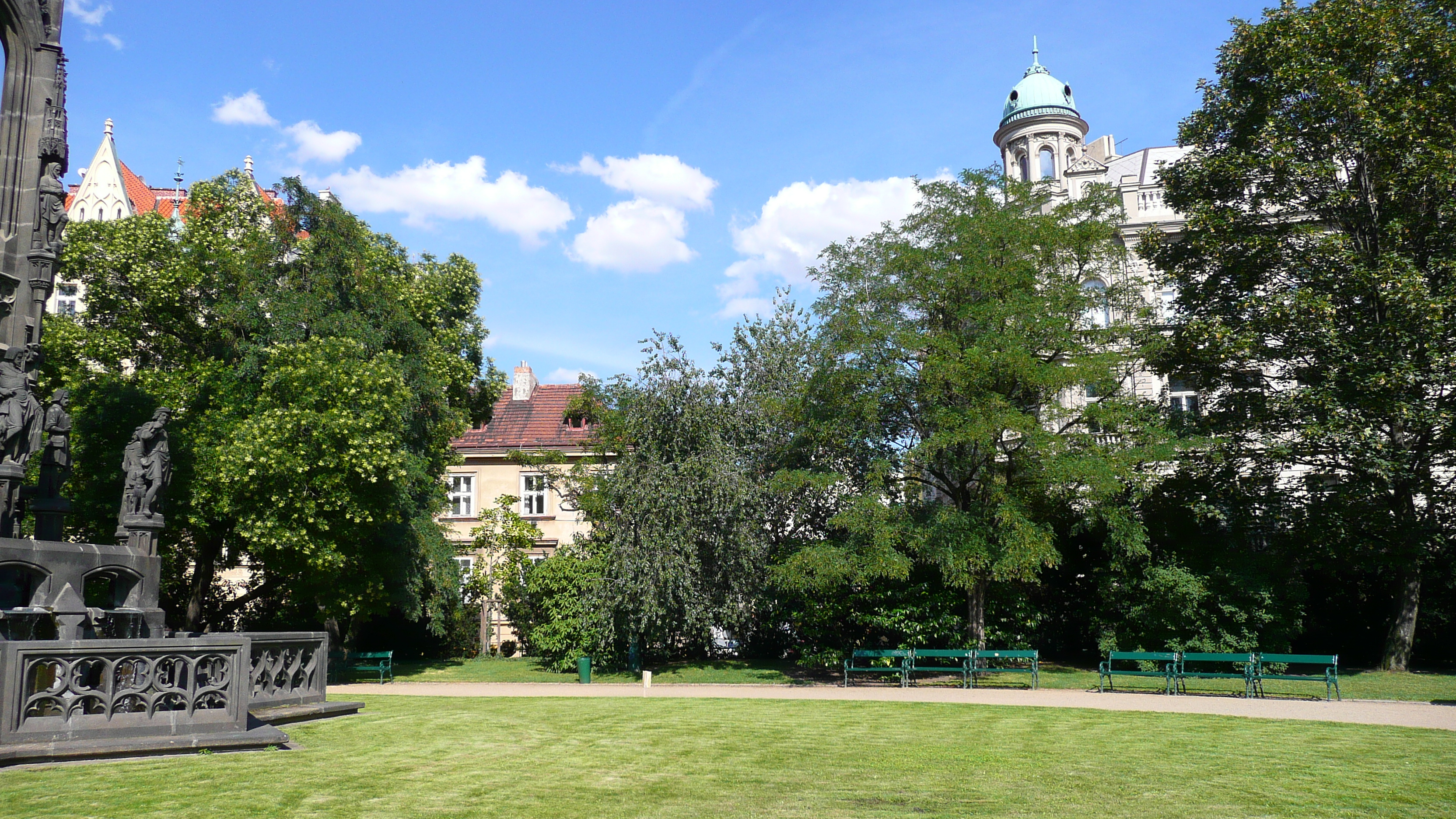 รูปถ่าย สาธารณรัฐเช็ก(Czech Republic) ปราก(Prague) ริมฝั่งสเมตานา(Smetanovo nabr) 2007-07 0