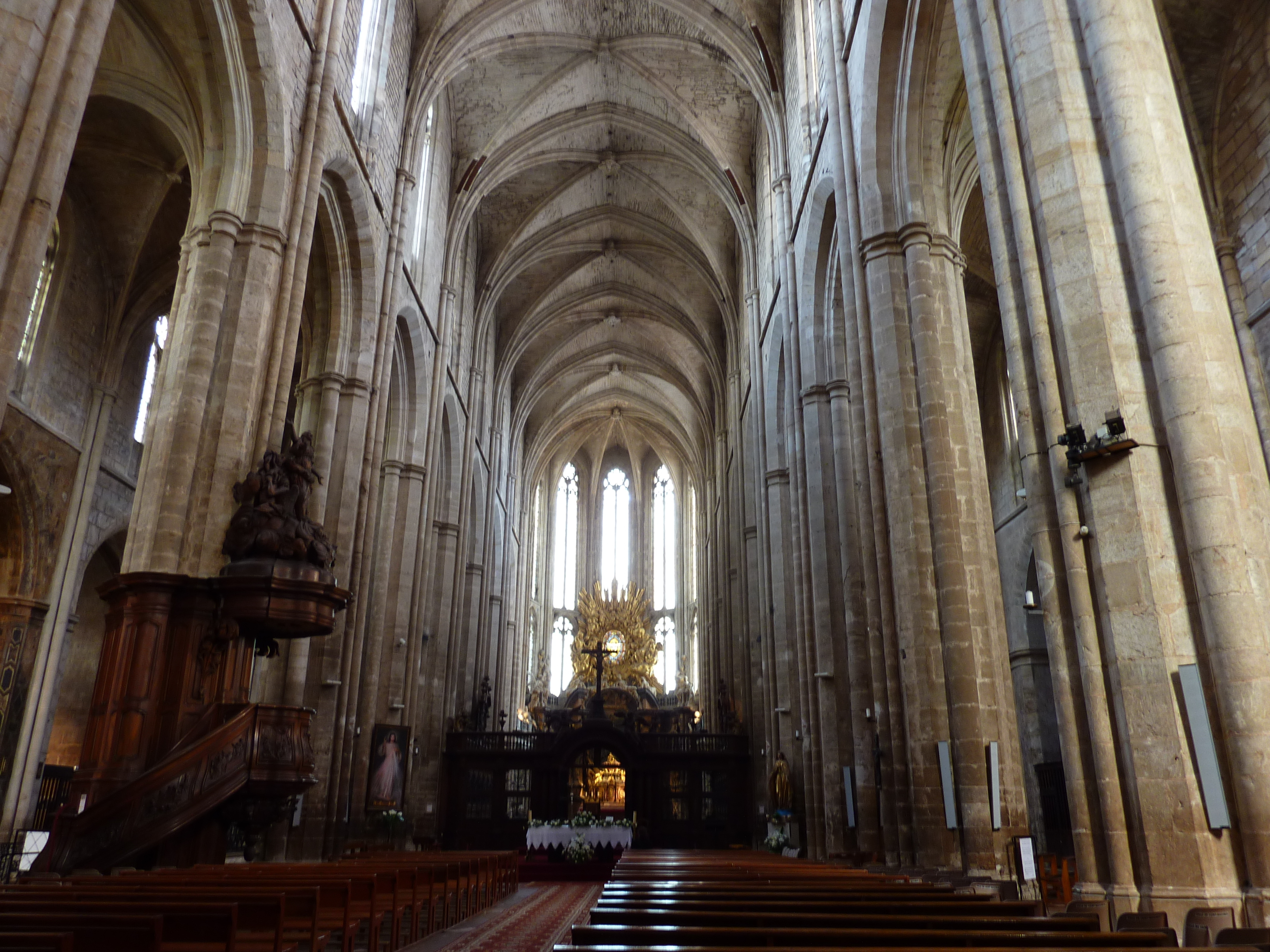 รูปถ่าย ฝรั่งเศส(France) แซ็งมักซีแม็ง-ลา-แซ็นต์-โบม(Saint Maximin la Sainte Baume) 2009-05 10