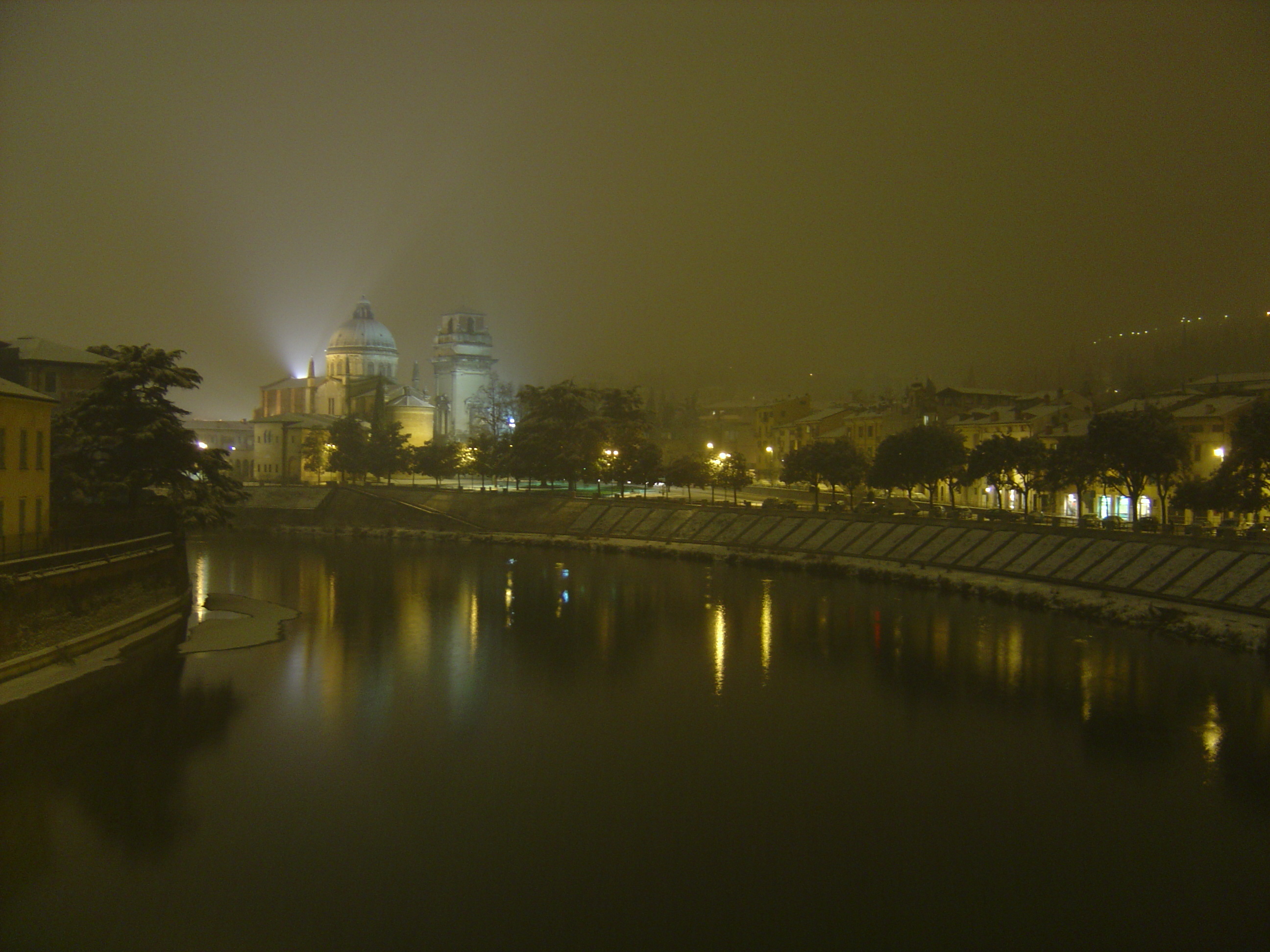 รูปถ่าย อิตาลี(Italy) เวโรเน่(Verona) 2005-03 30