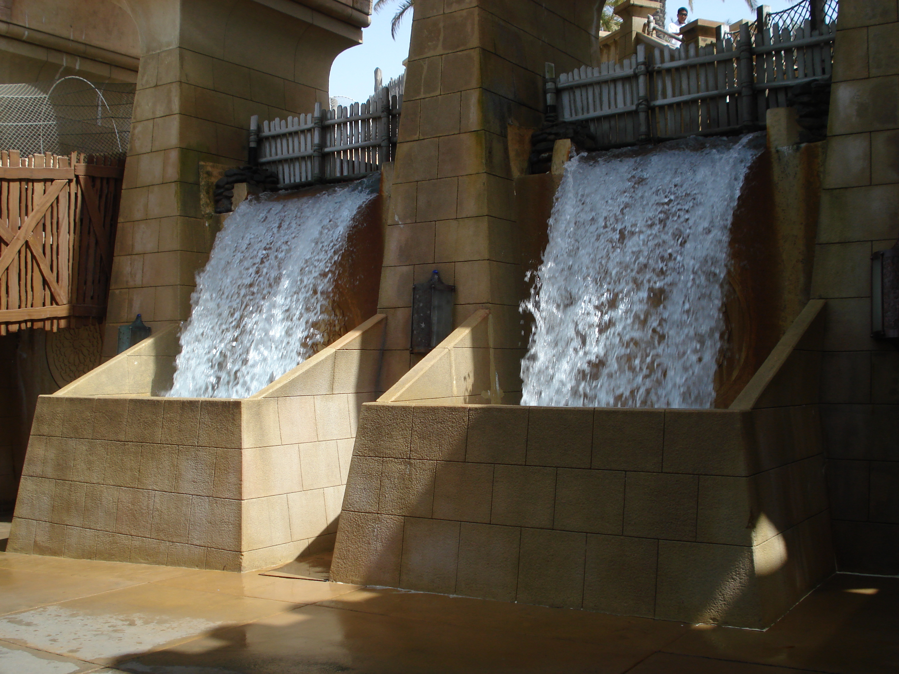 รูปถ่าย สหรัฐอาหรับเอมิเรตส์(United Arab Emirates) ดูไบ(Dubai) สวนน้ำไวลด์วาดี(Wild Wadi) 2007-03 217