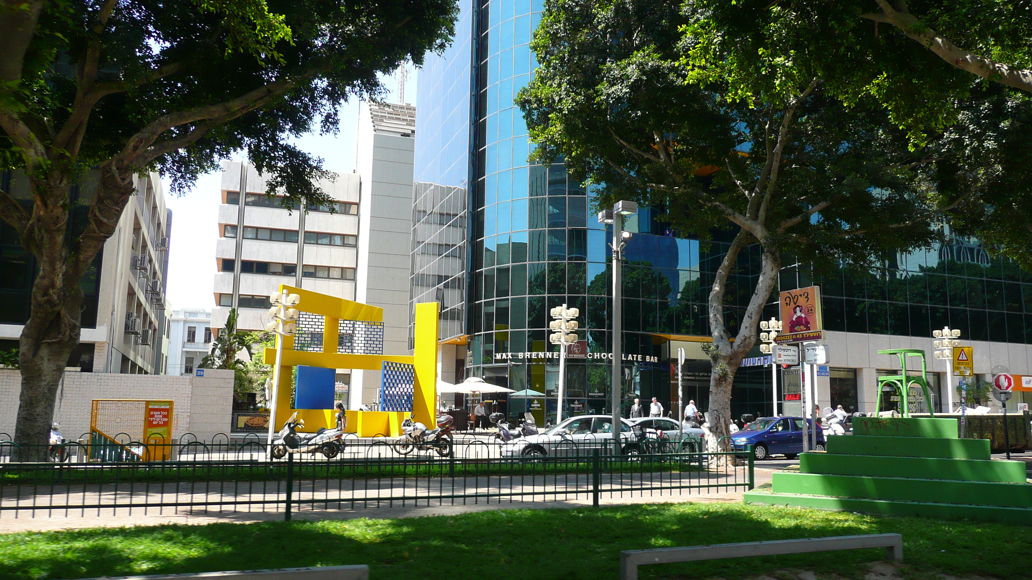 รูปถ่าย อิสราเอล(Israel) เทลอาวีฟ(Tel Aviv) ถนนรอธส์ไชลด์(Rothschild Street) 2007-06 7