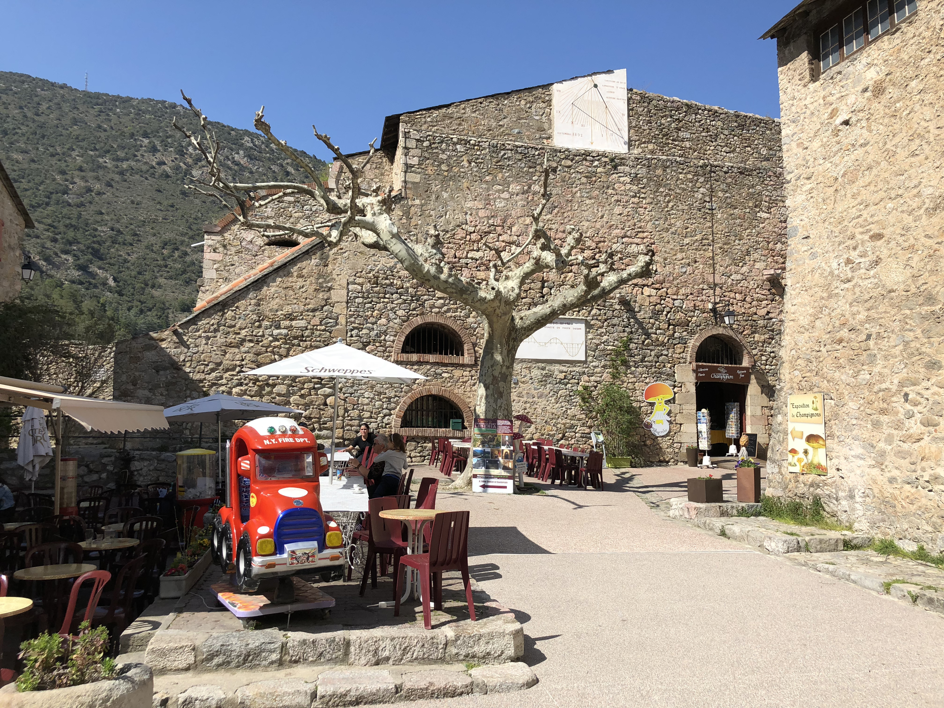 รูปถ่าย ฝรั่งเศส(France) วีลฟร็องช์-เดอ-กงฟล็อง(Villefranche de Conflent) 2018-04 1