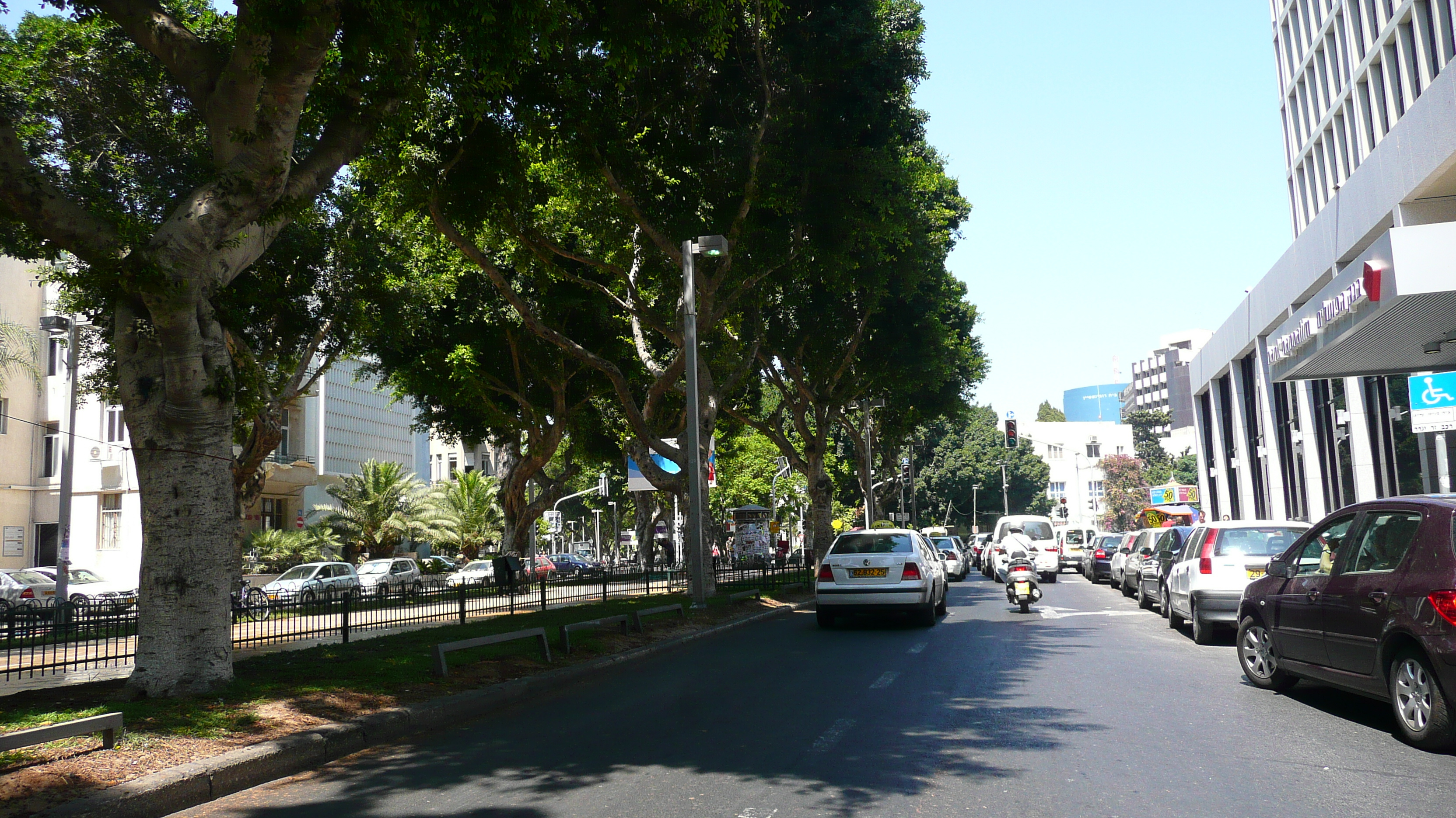 รูปถ่าย อิสราเอล(Israel) เทลอาวีฟ(Tel Aviv) ถนนรอธส์ไชลด์(Rothschild Street) 2007-06 8