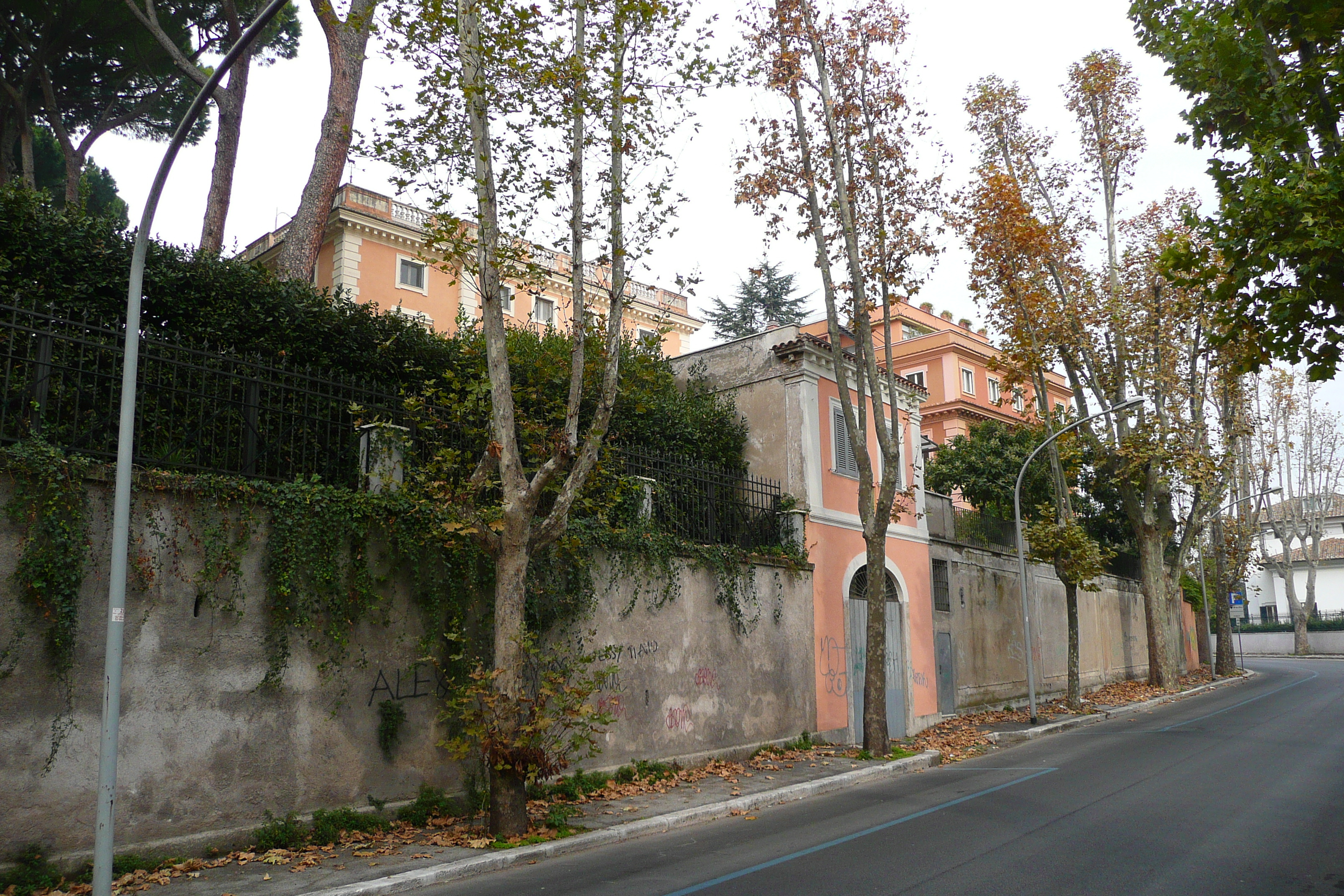 รูปถ่าย อิตาลี(Italy) โรม(Rome) ถนนเตรนตาอาปรีเล(Viale Trenta Aprile) 2007-11 31