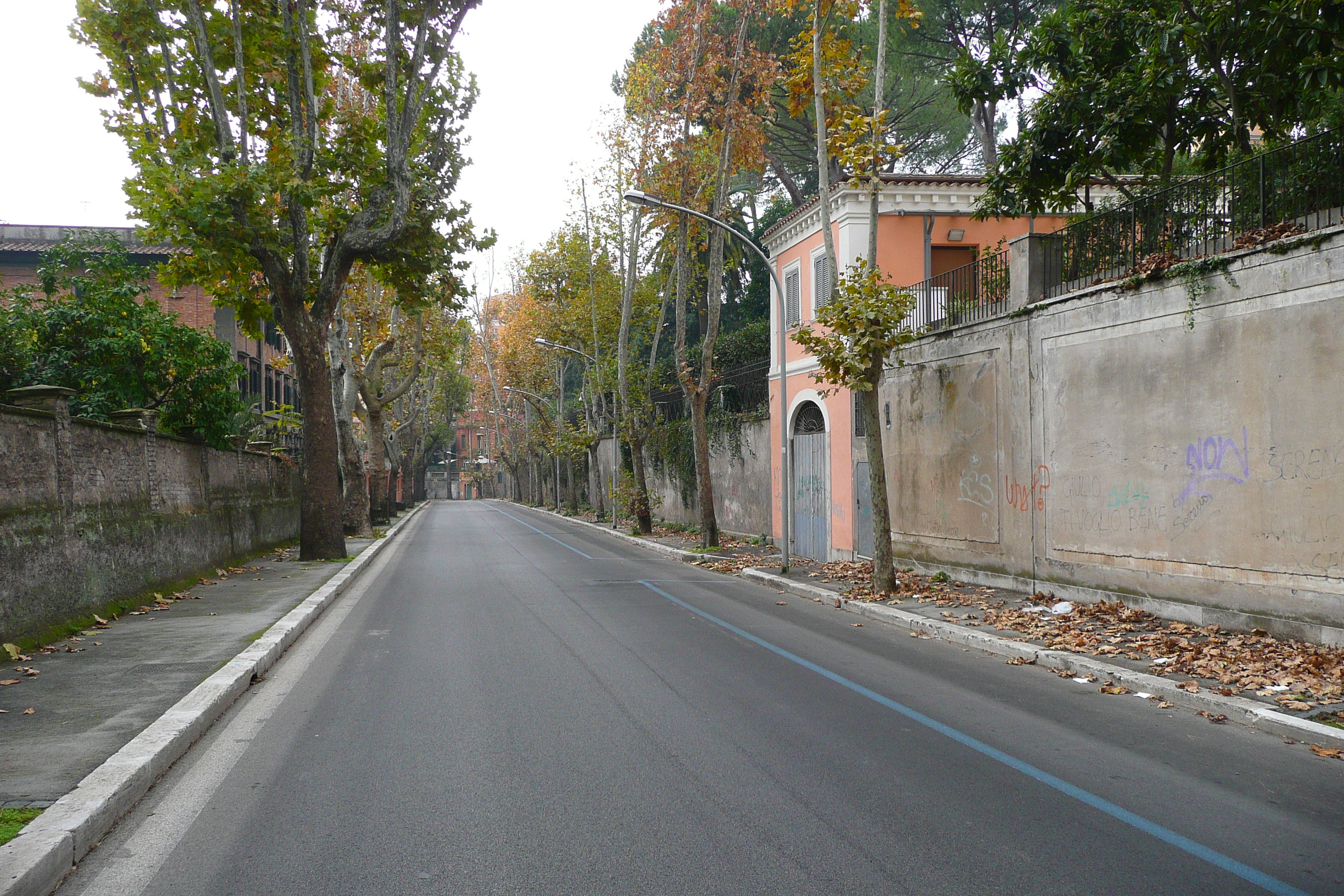 รูปถ่าย อิตาลี(Italy) โรม(Rome) ถนนเตรนตาอาปรีเล(Viale Trenta Aprile) 2007-11 4