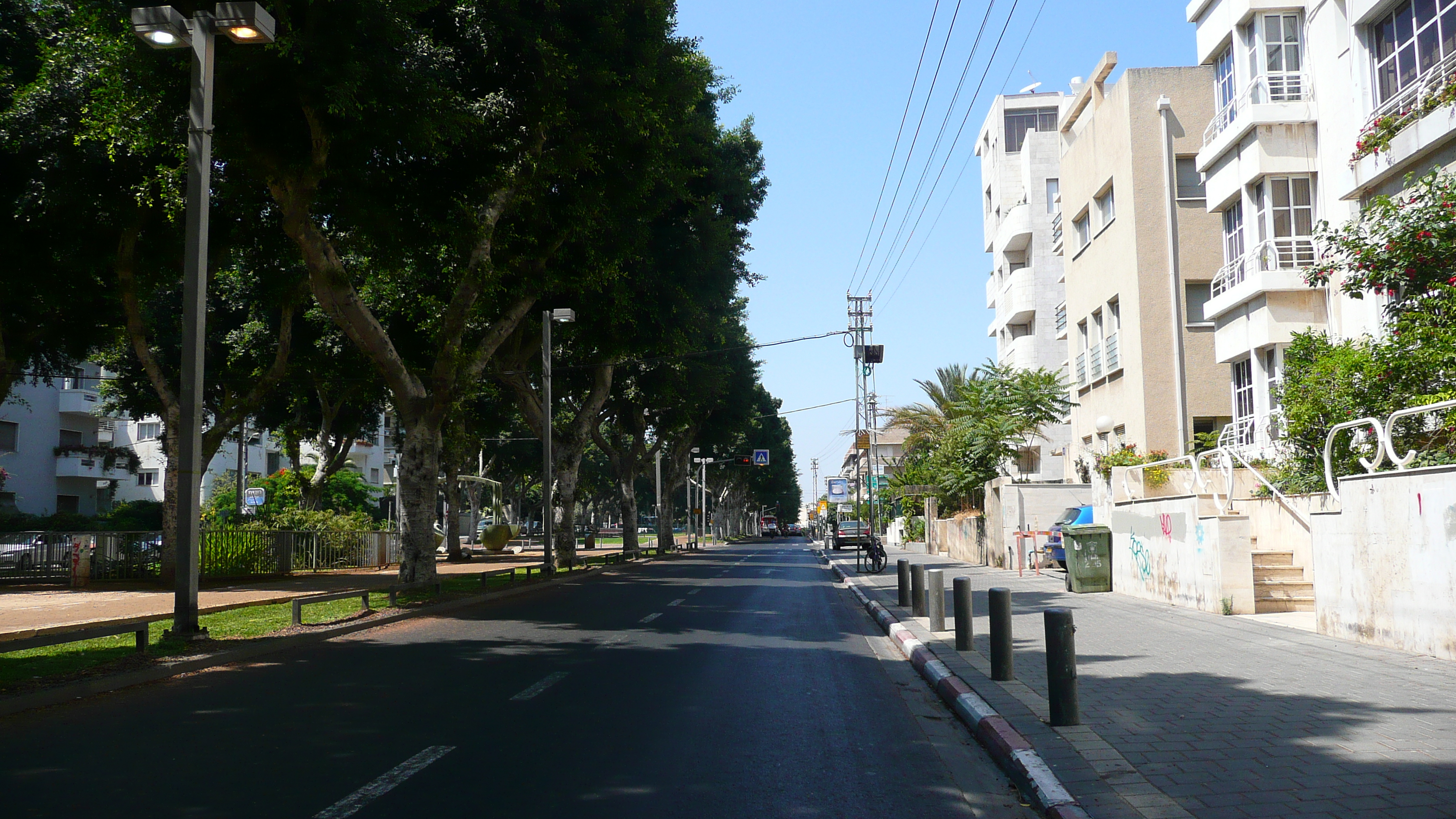 รูปถ่าย อิสราเอล(Israel) เทลอาวีฟ(Tel Aviv) ถนนรอธส์ไชลด์(Rothschild Street) 2007-06 32