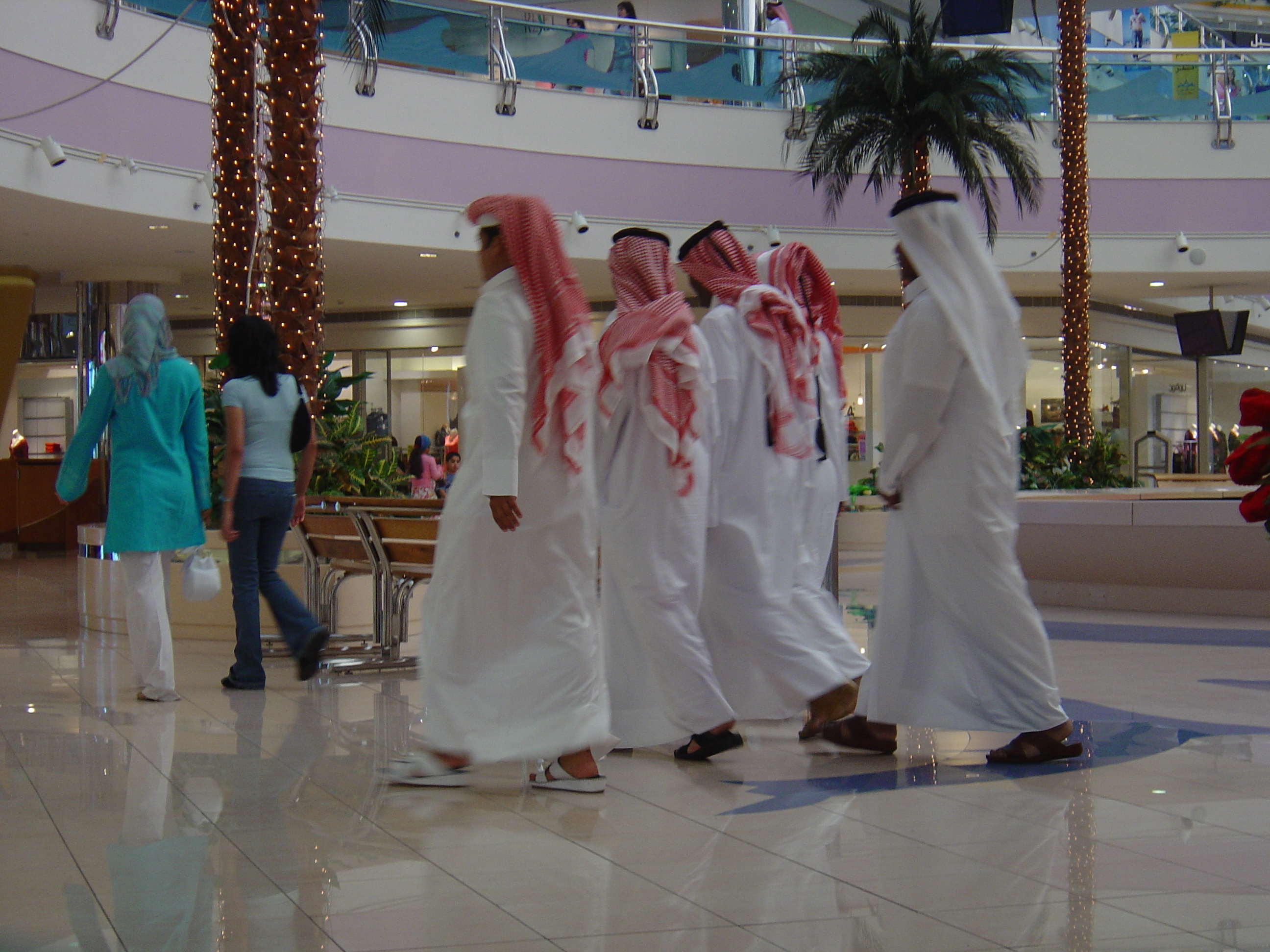 รูปถ่าย สหรัฐอาหรับเอมิเรตส์(United Arab Emirates) อาบูดาบี(Abu Dhabi) มารีนามอลล์(Marina Mall) 2005-09 7