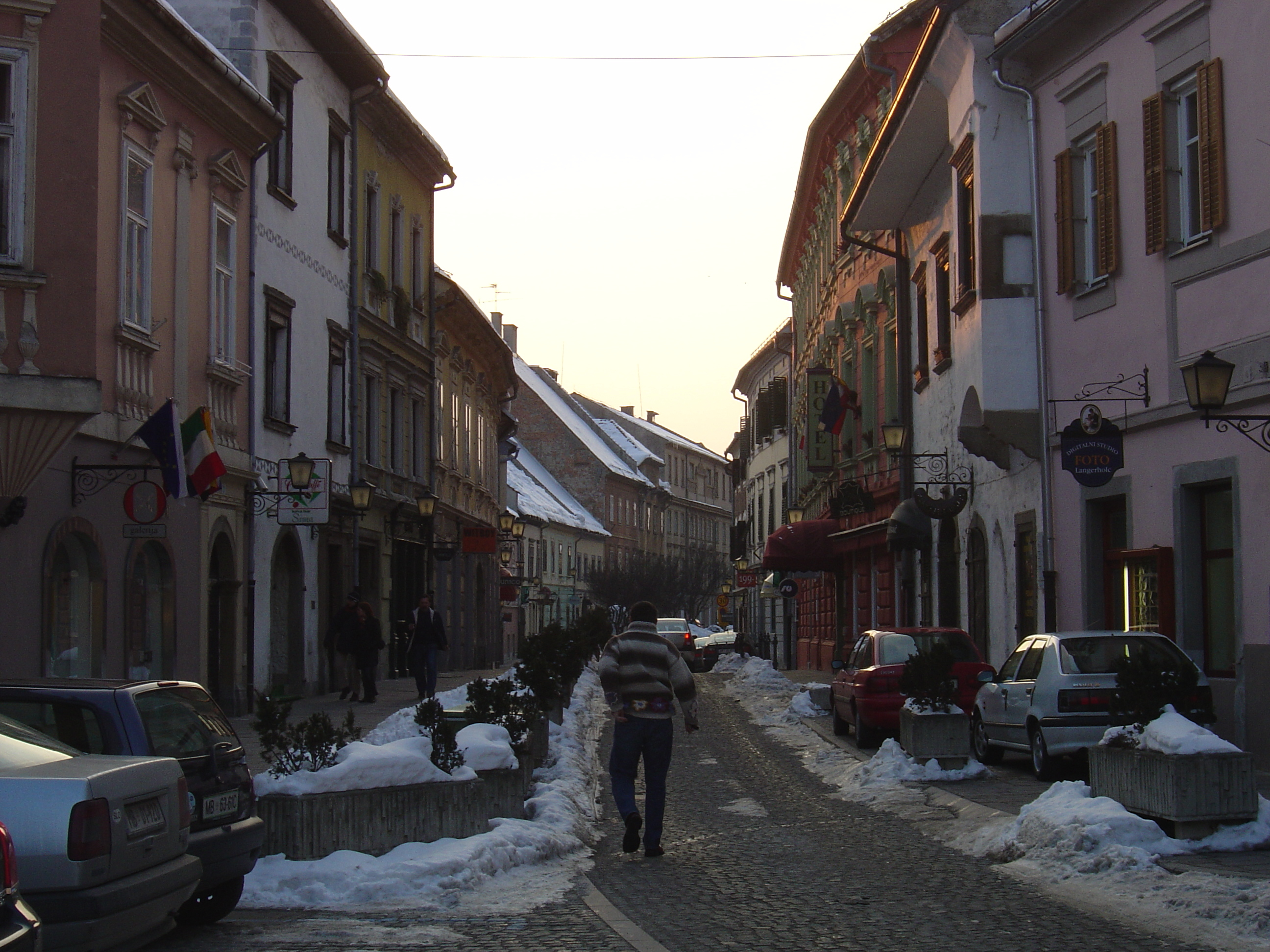 รูปถ่าย สโลวีเนีย(Slovenia) พีทูจ(Ptuj) 2005-03 28