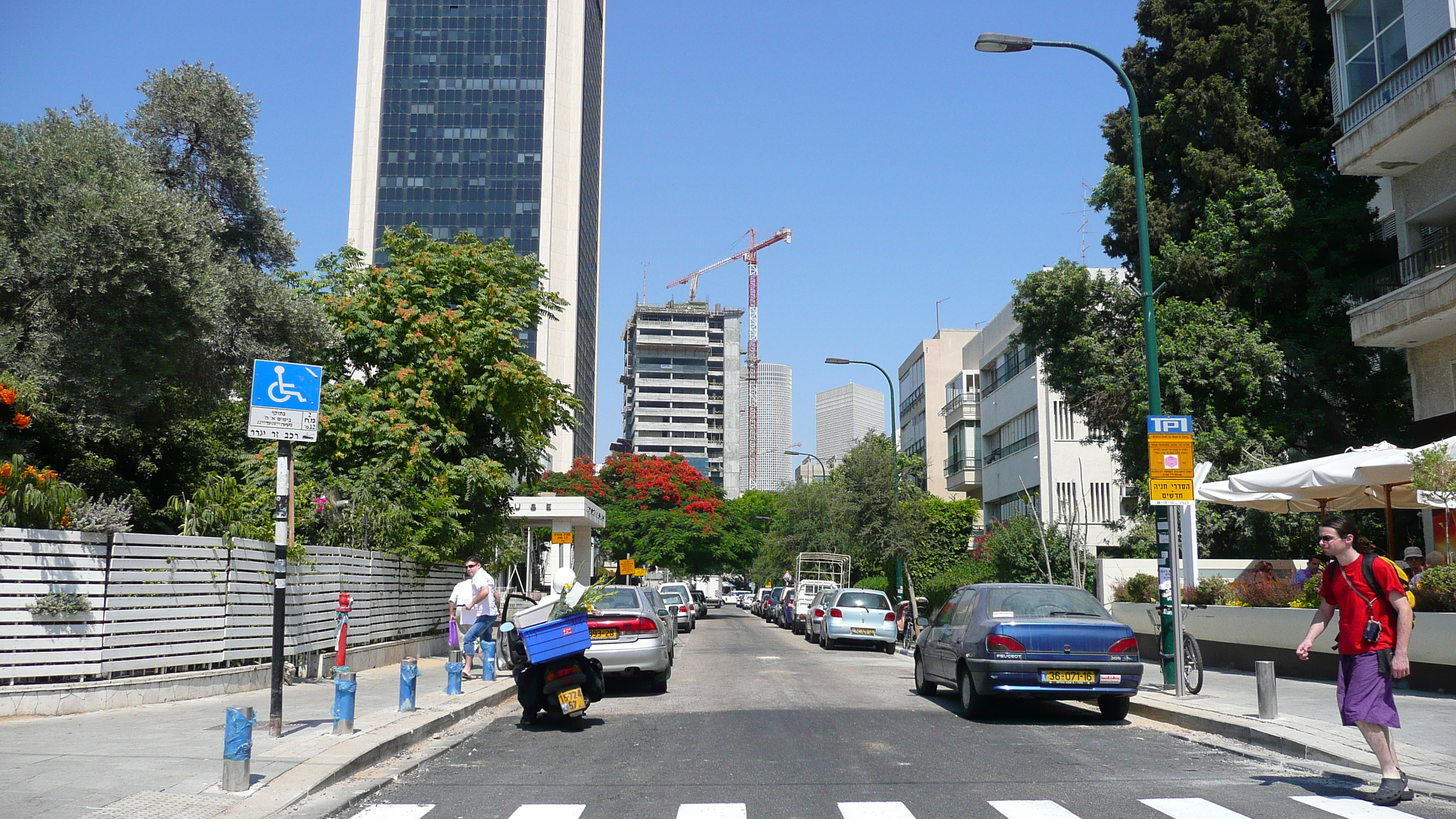 รูปถ่าย อิสราเอล(Israel) เทลอาวีฟ(Tel Aviv) ถนนอิบน์กบีรอล(Ibn Gvirol Street) 2007-06 26