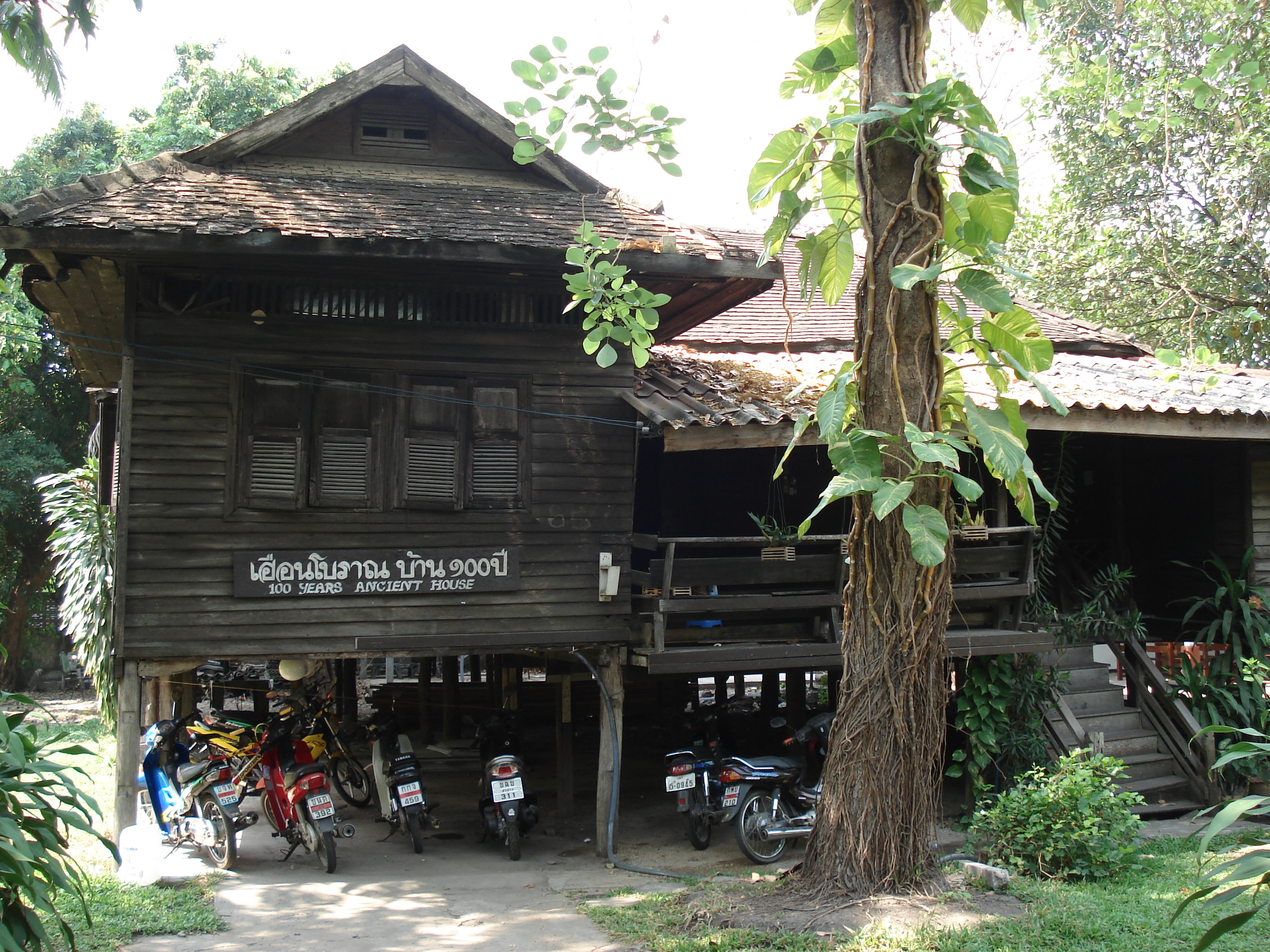 รูปถ่าย ไทย(Thailand) เชียงใหม่(Chiang Mai) ข้างในคุเมืองเชียงใหม่(Inside Canal) 2006-04 33