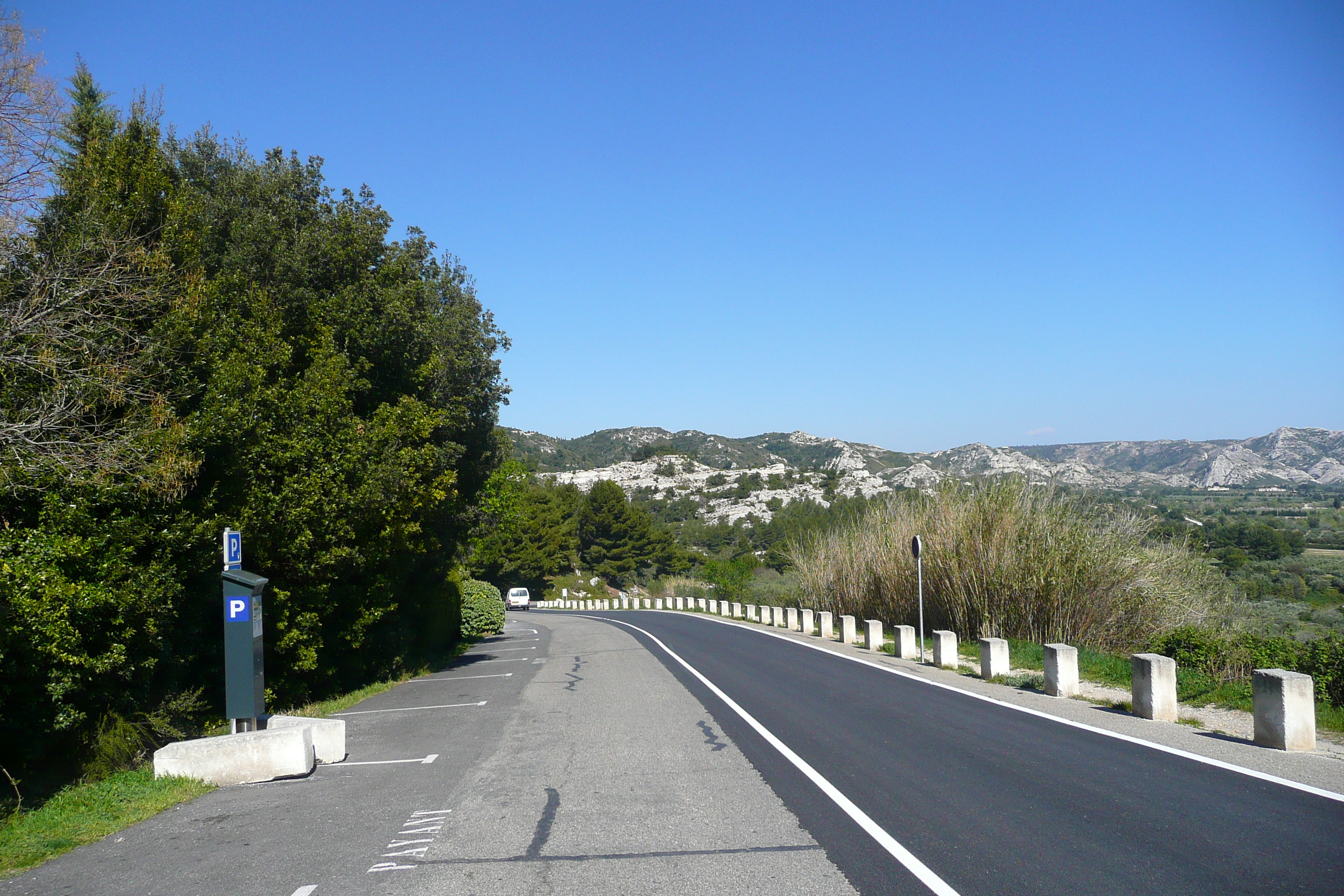 รูปถ่าย ฝรั่งเศส(France) โพรว็องส์(Provence) ถนนจากมูรีแยสไปโบเดอโพรว็องส์(Mouries to Baux de Provence road) 2008-04 0