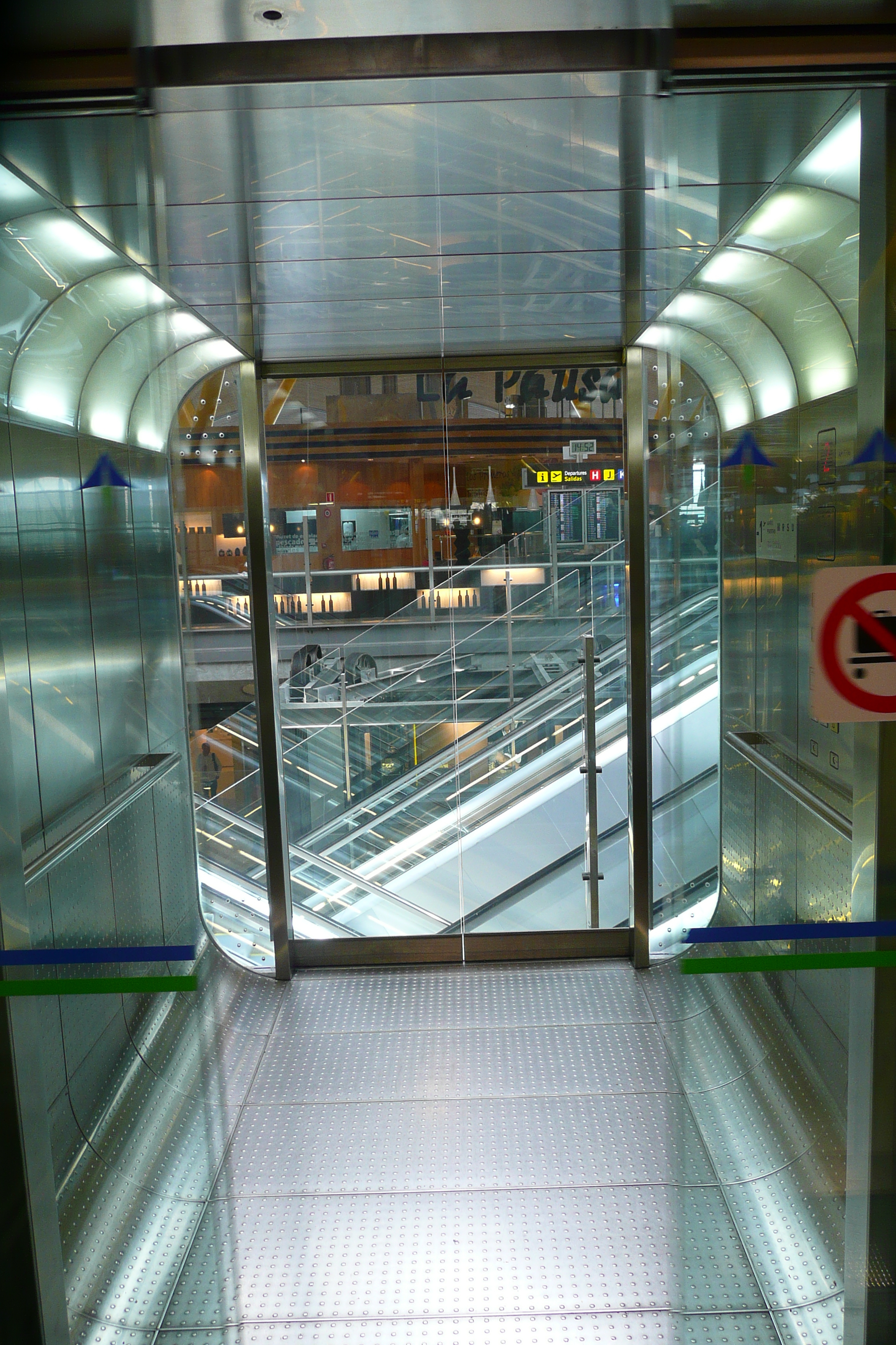 รูปถ่าย สเปน(Spain) มาดริค(Madrid) ท่าอากาศยานบาราคัส(Barajas Airport) 2007-09 2