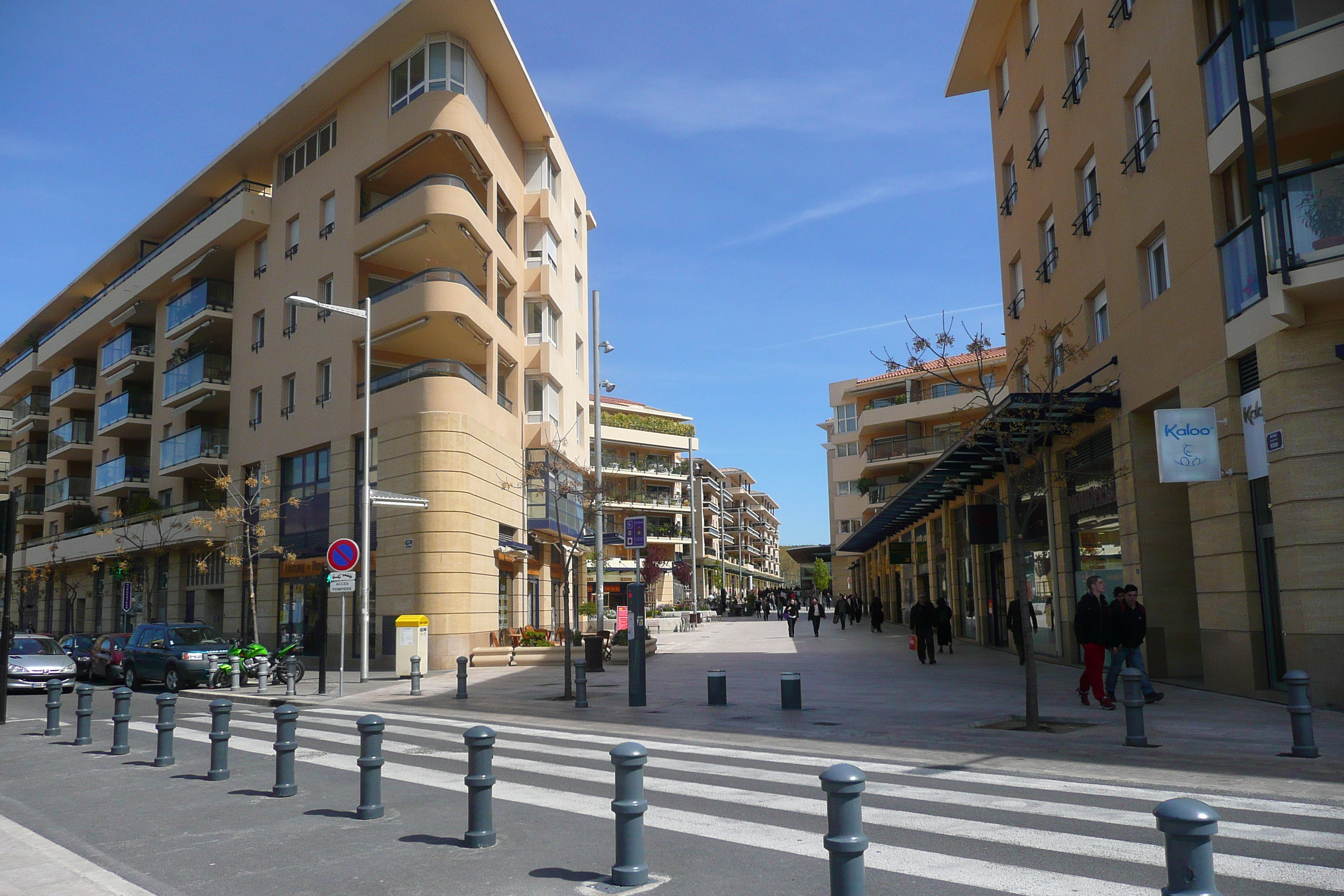 รูปถ่าย ฝรั่งเศส(France) แอ็กซ์-อ็อง-โพรว็องส์(Aix en Provence) แอ็กซ์ฝั่งตะวันตก(Aix West) 2008-04 11
