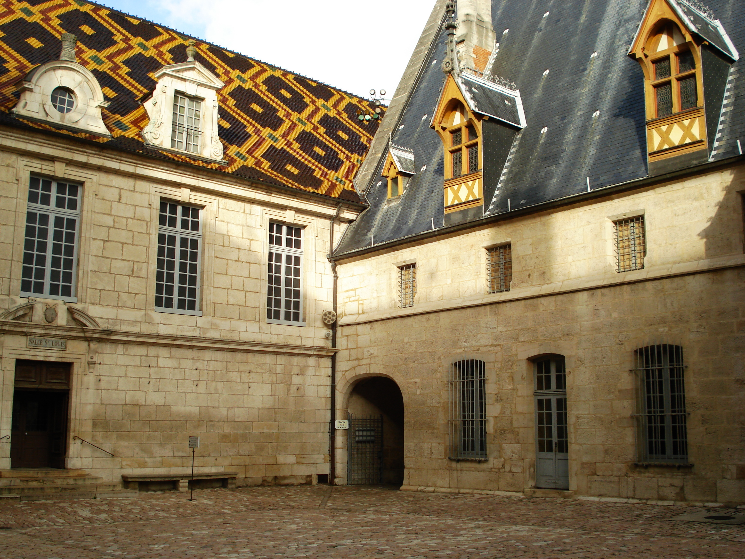 รูปถ่าย ฝรั่งเศส(France) โบนเนอ(Beaune) โรงพยาบาลเก่าโบน (ออสปิสเดอโบน)(Hospices de Beaune) 2007-01 0