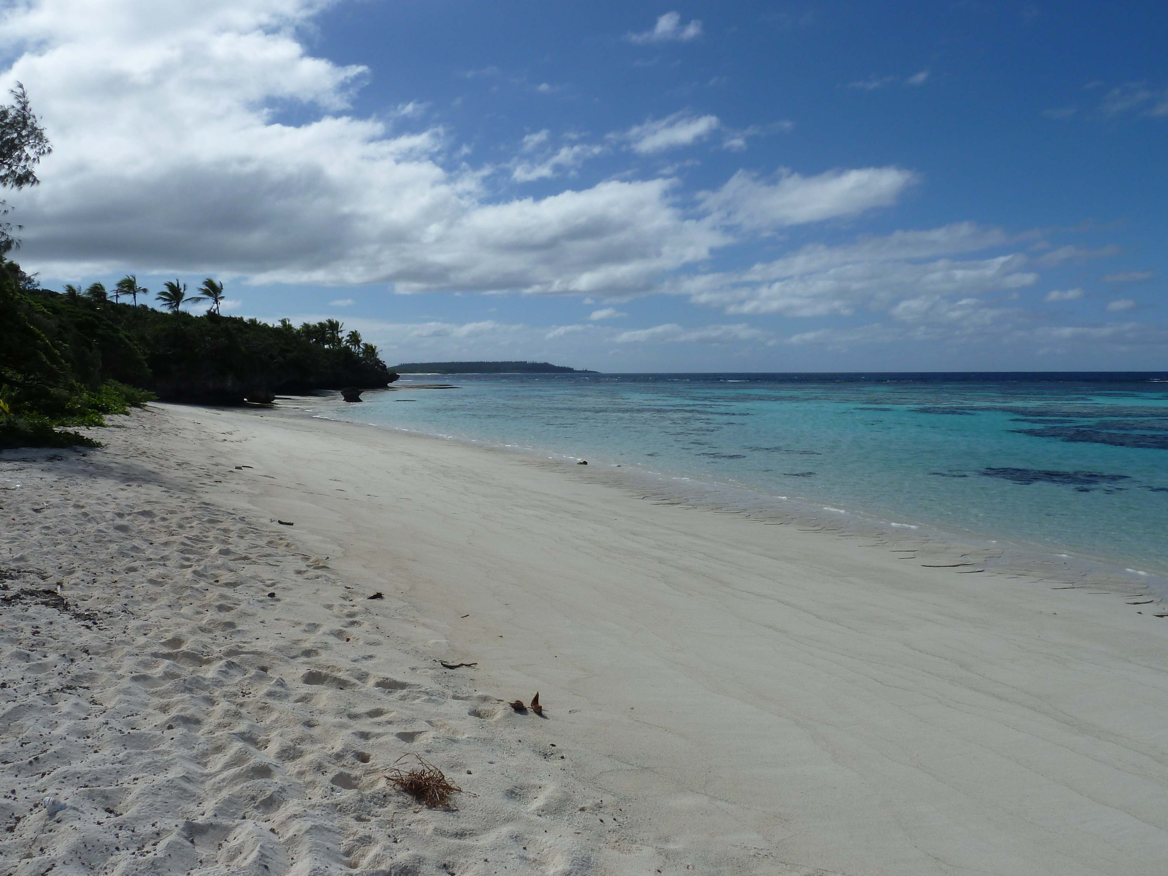 รูปถ่าย นิวแคลิโดเนีย(New Caledonia) เกาะลีฟู(Lifou) หมู่บ้านมู(Mu) 2010-05 15