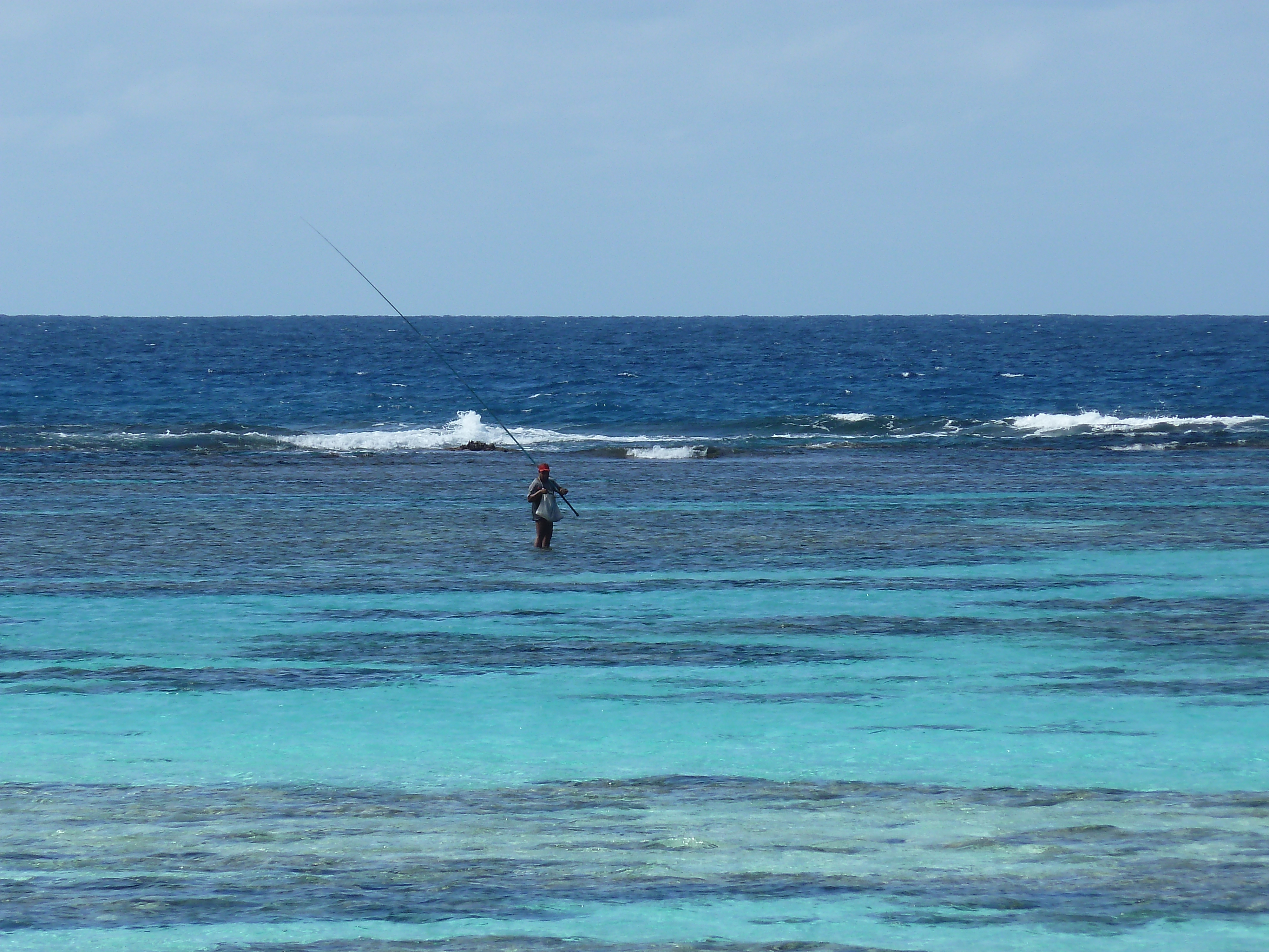รูปถ่าย นิวแคลิโดเนีย(New Caledonia) เกาะลีฟู(Lifou) หมู่บ้านมู(Mu) 2010-05 22