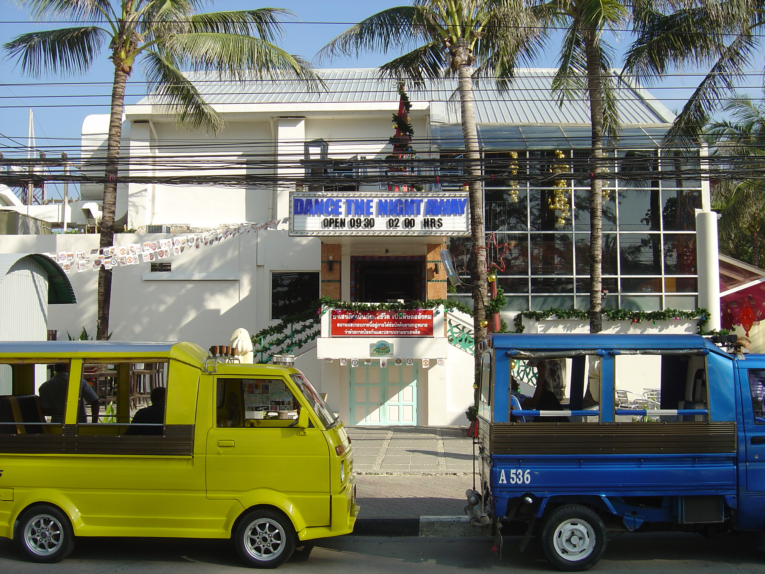 รูปถ่าย ไทย(Thailand) ภูเก็ต(Phuket) ป่าตอง(Patong) ถนนเลียบชายหาด(Beach Road) 2005-12 76
