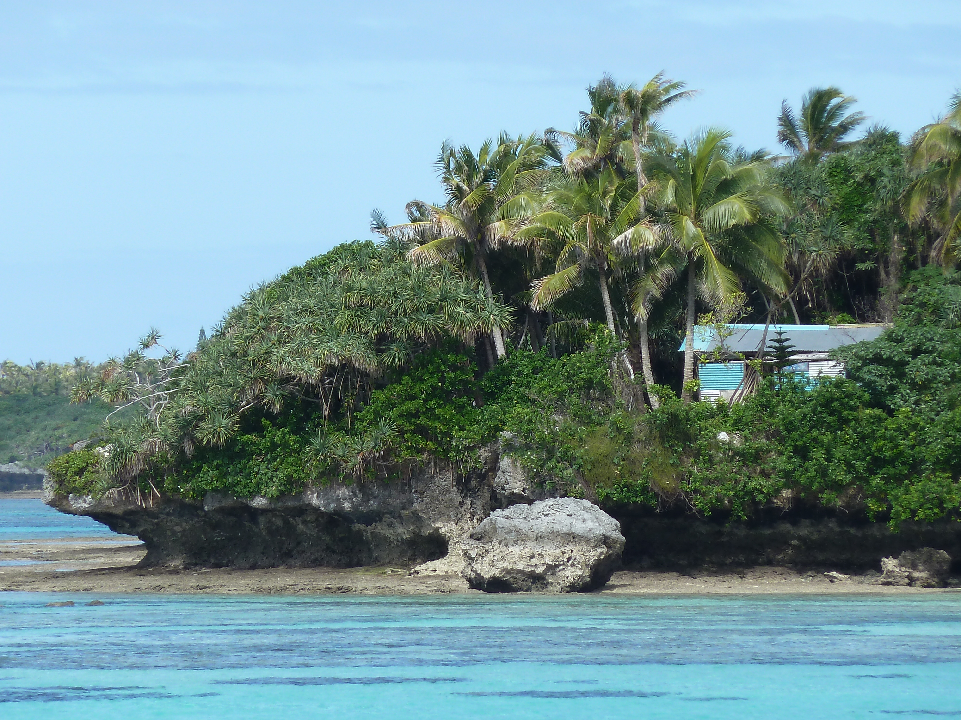 รูปถ่าย นิวแคลิโดเนีย(New Caledonia) เกาะลีฟู(Lifou) หมู่บ้านมู(Mu) 2010-05 14